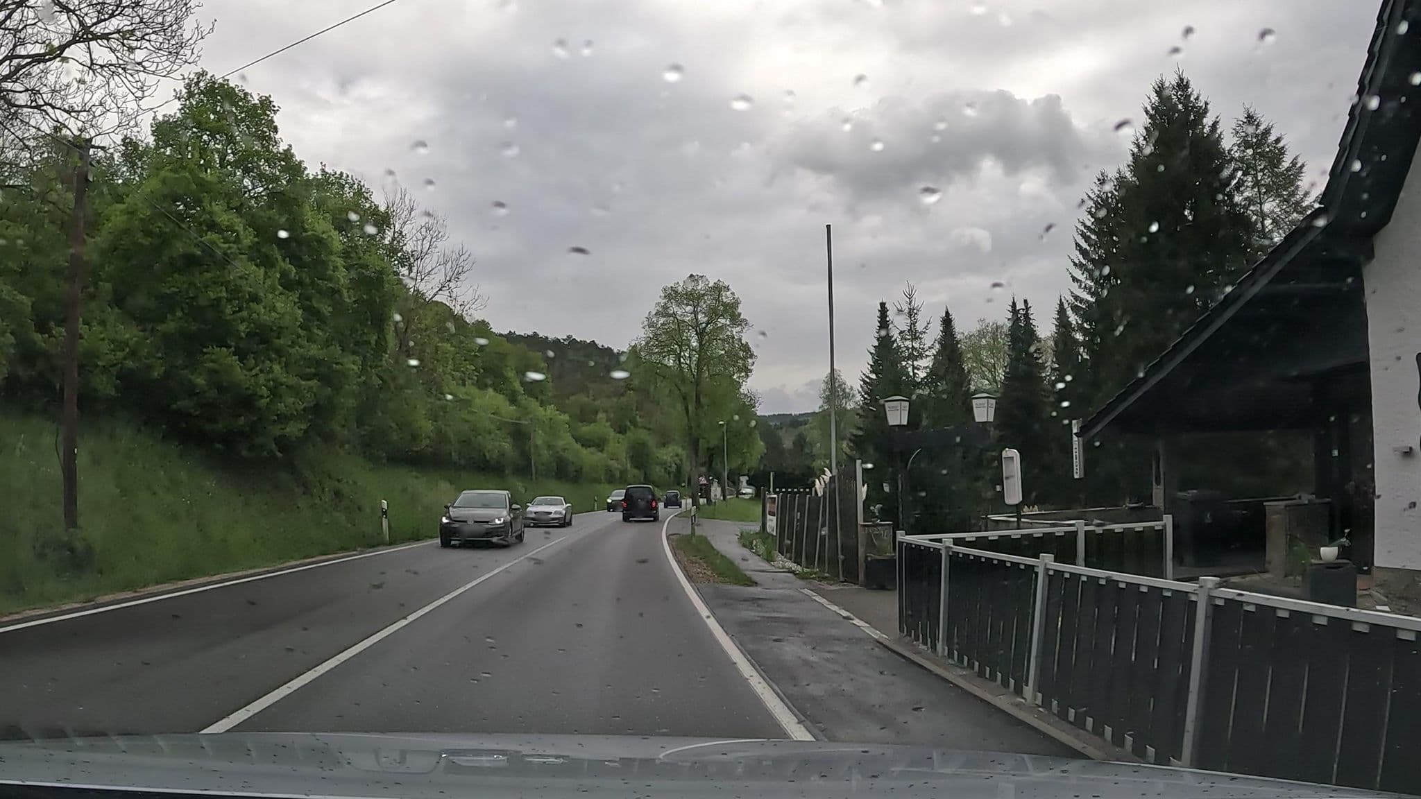 Street view near Hotel Weisses Haus, Üxheim — © stefanro74 (CC BY-SA · Mapillary)