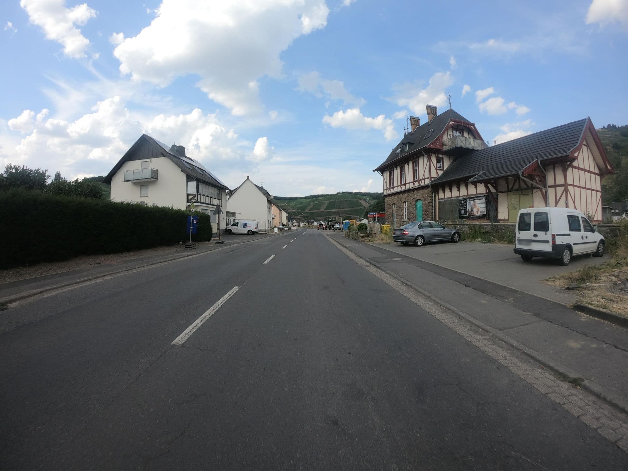 Street view near Ferienwohnung Isolde Sebastian, Dernau — © joostjakob (CC BY-SA · Mapillary)