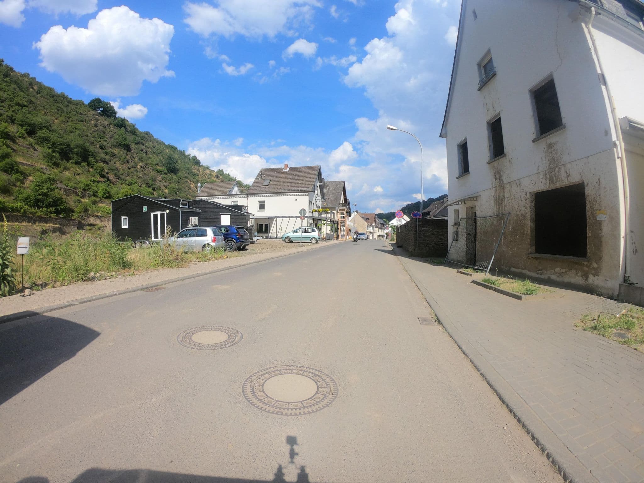 Street view near Ferienwohnung Eifellust, Altenahr — © joostjakob (CC BY-SA · Mapillary)