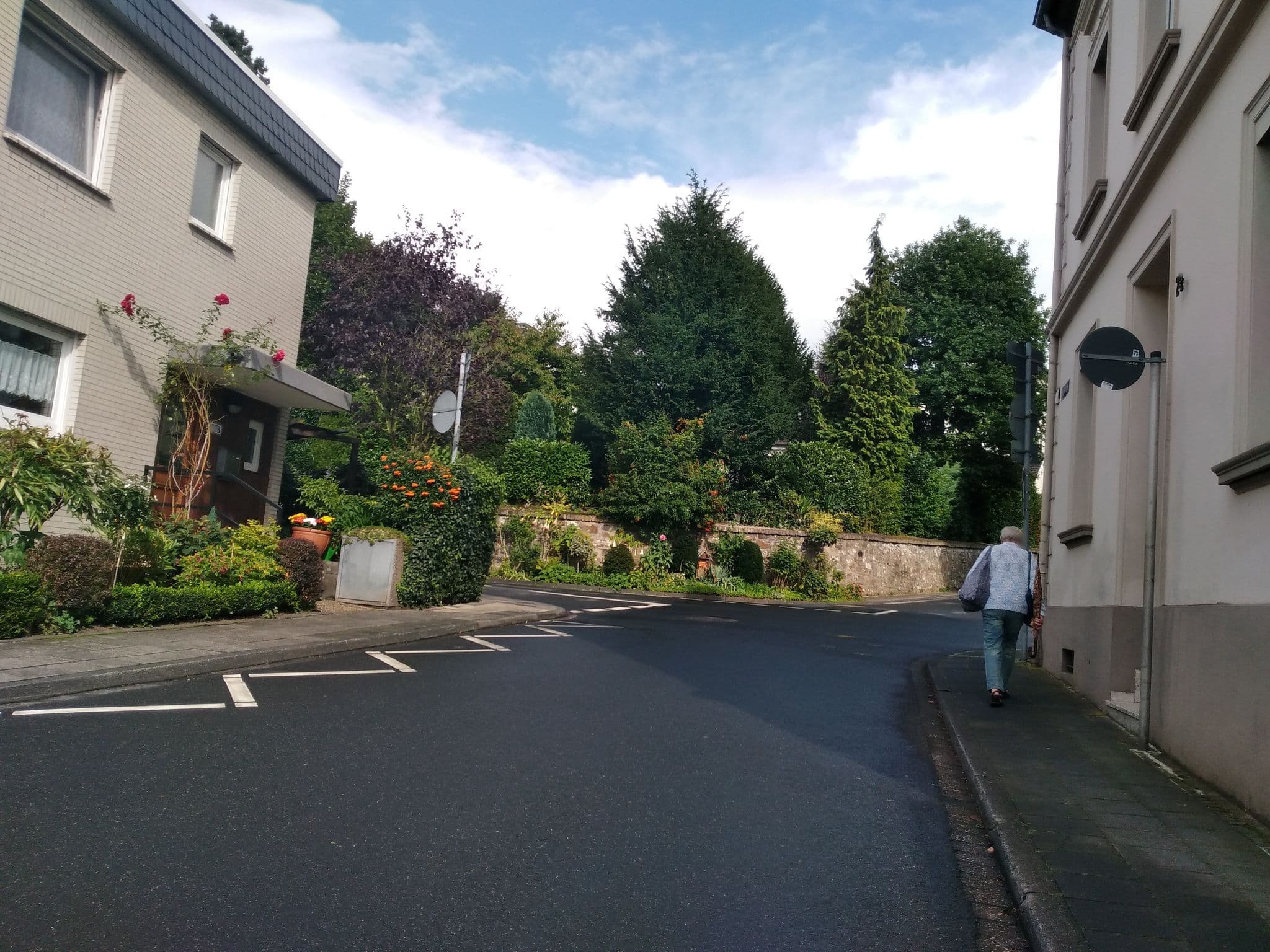 Street view near Ferienappartment Villa Sanitas, Bad Honnef — © schwing (CC BY-SA · Mapillary)