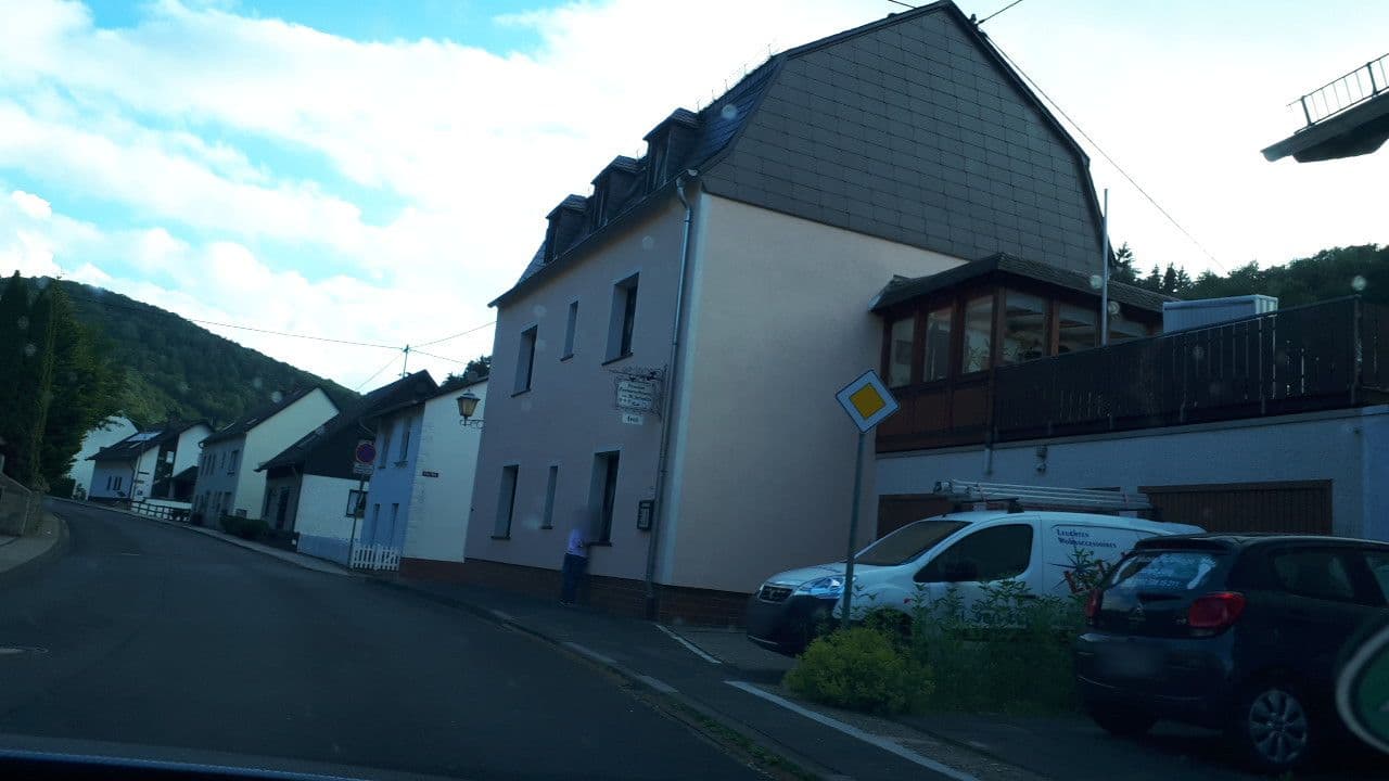Street view near Pension Ferienwohnung / M + W Schmitz, Düngenheim — © uwenr5 (CC BY-SA · Mapillary)