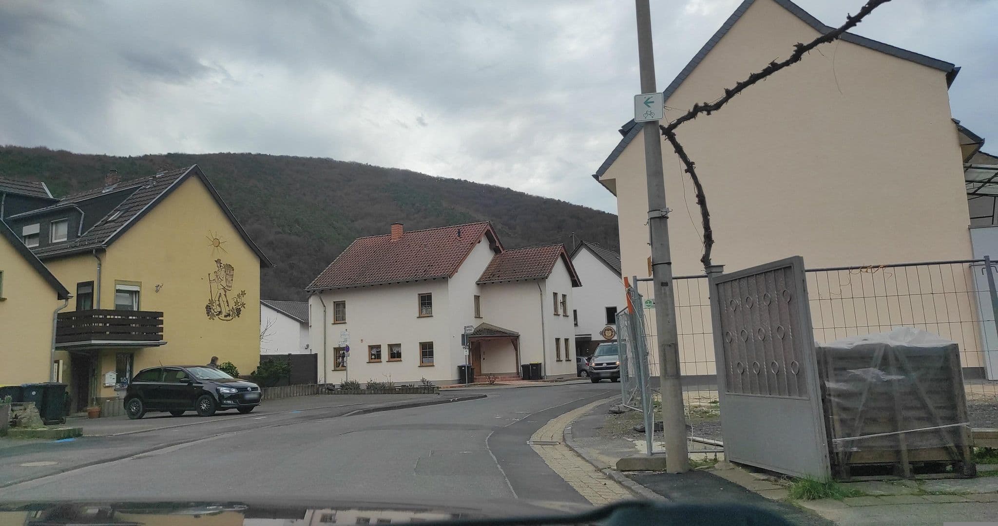 Street view near Deutsches Haus, Dernau — © wolly79 (CC BY-SA · Mapillary)