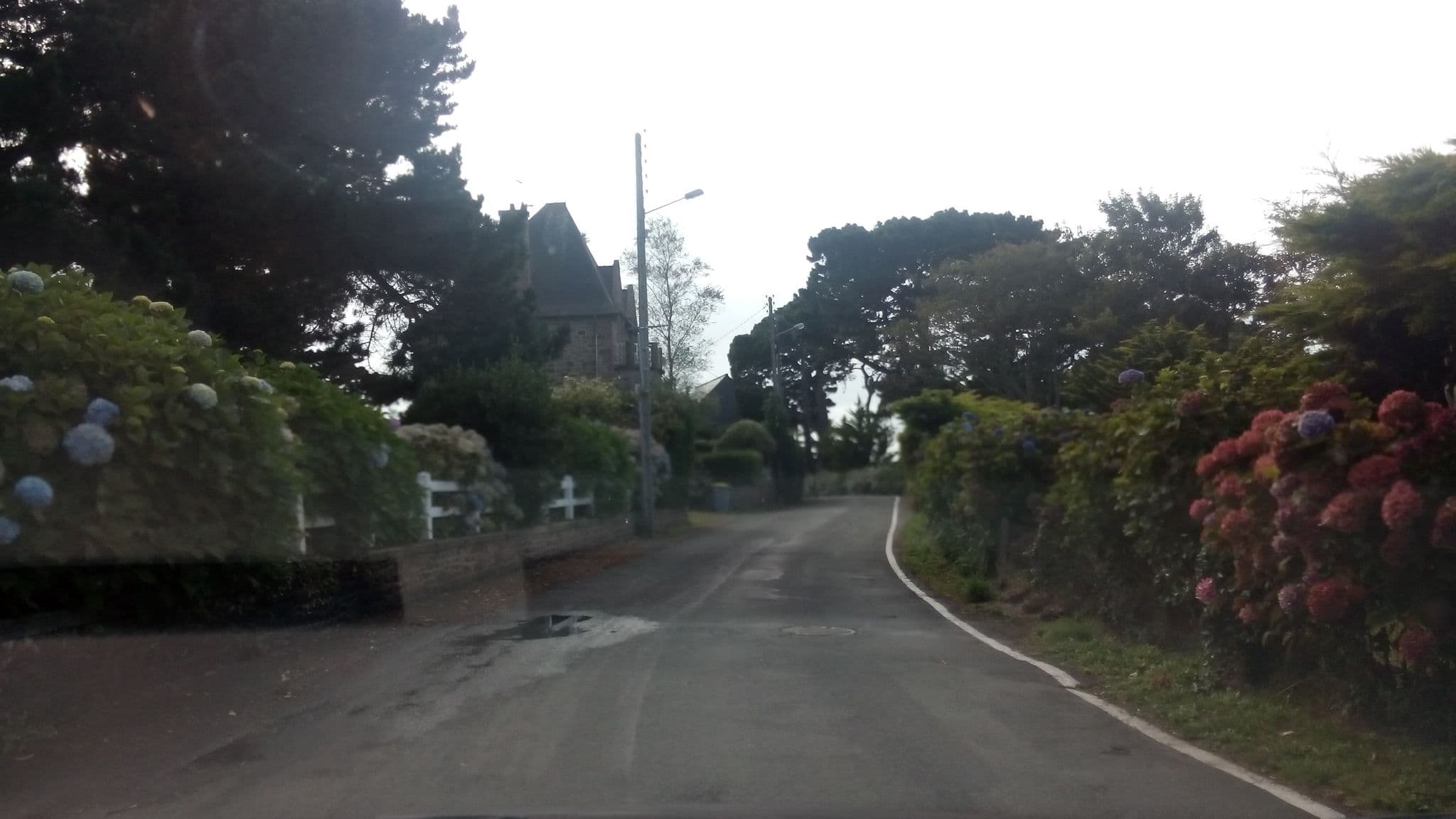 Street view near Les Costans, Perros-Guirec — © tonicity (CC BY-SA · Mapillary)