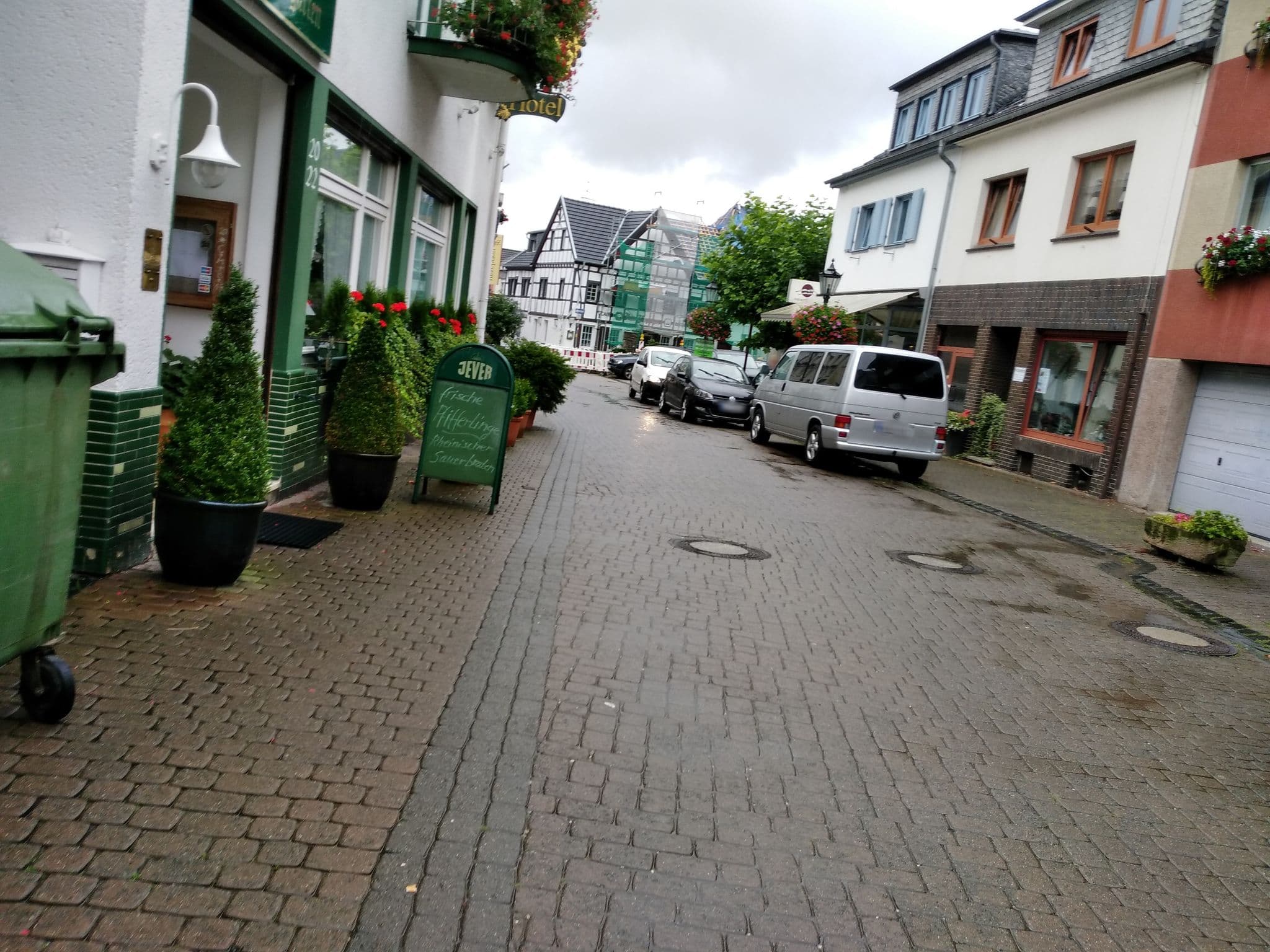 Street view near Hotel Weinhaus Hoff, Bad Honnef — © schwing (CC BY-SA · Mapillary)