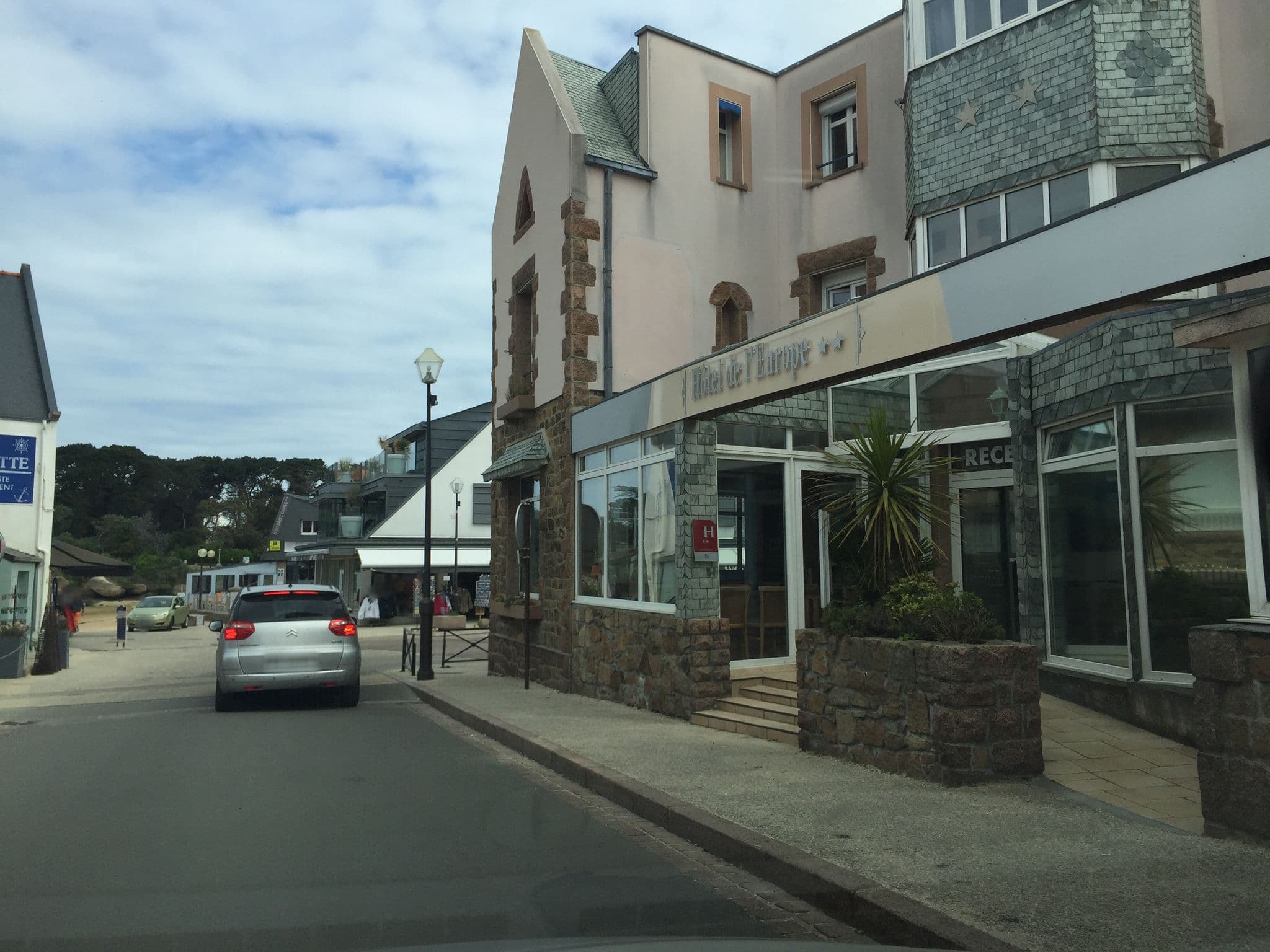 Street view near Hôtel de l'Europe, Trégastel — © pgiraud (CC BY-SA · Mapillary)
