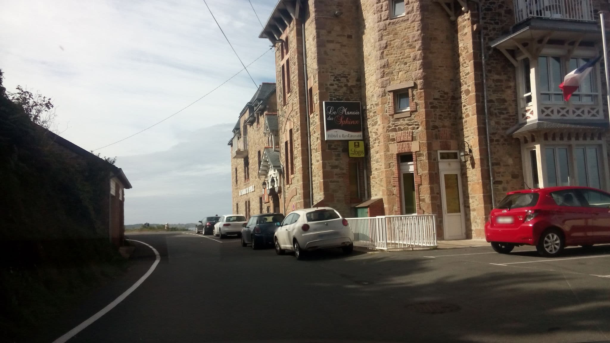 Street view near Les Bassans, Perros-Guirec — © tonicity (CC BY-SA · Mapillary)