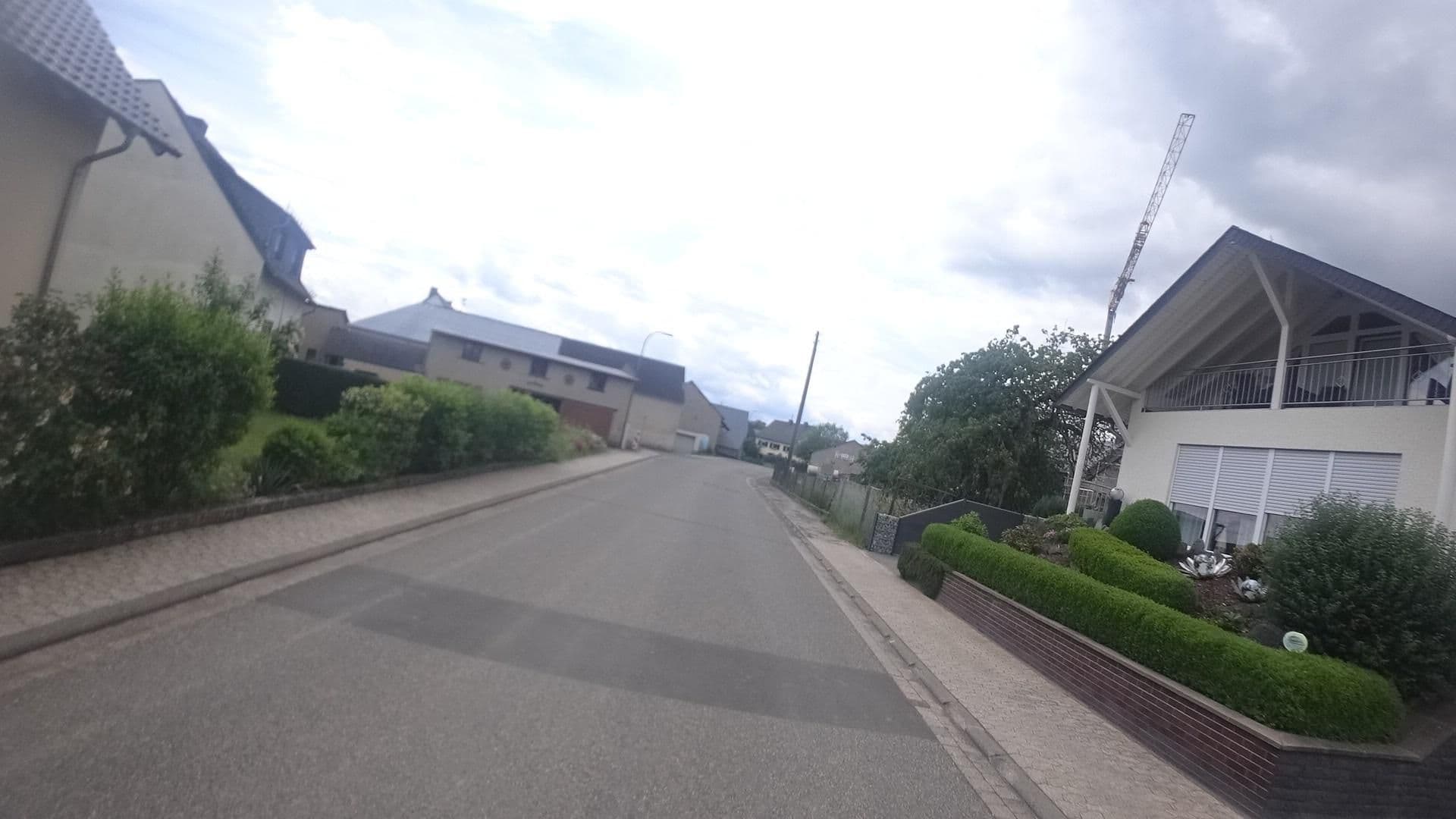 Street view near Zimmer Schmitz, Düngenheim — © Vosgivince (CC BY-SA · Mapillary)