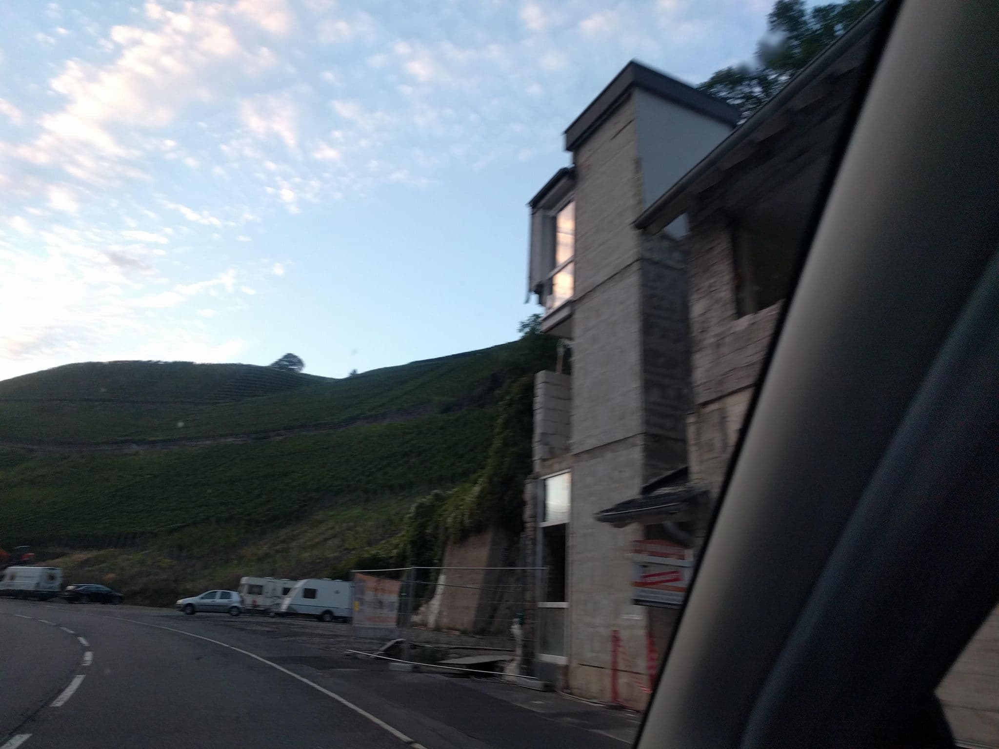 Street view near Hotel Zum Sänger an der Ahr, Dernau — © mapillary323 (CC BY-SA · Mapillary)