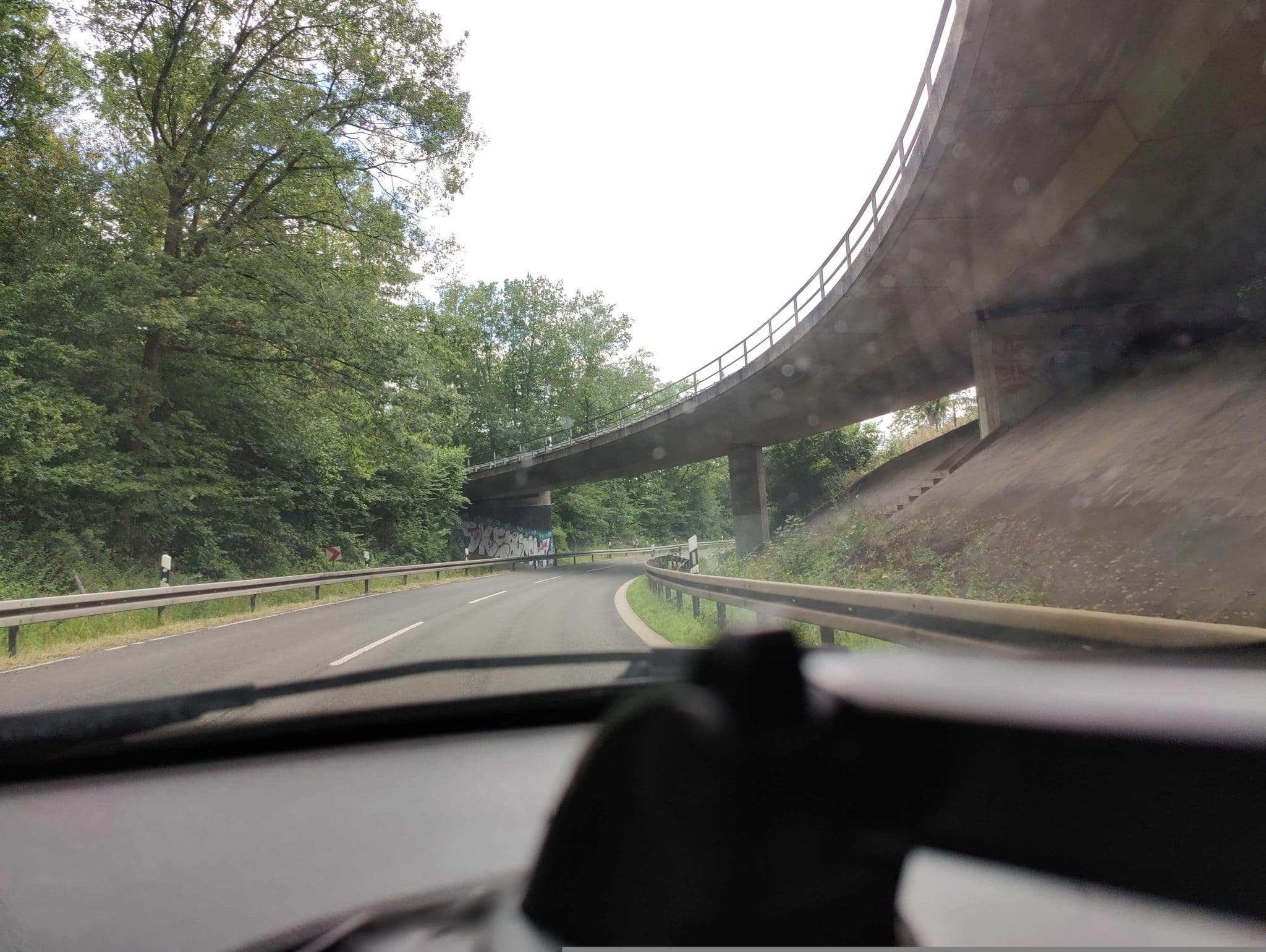 Street view near Kommende Ramersdorf, Oberkassel — © poxonline (CC BY-SA · Mapillary)