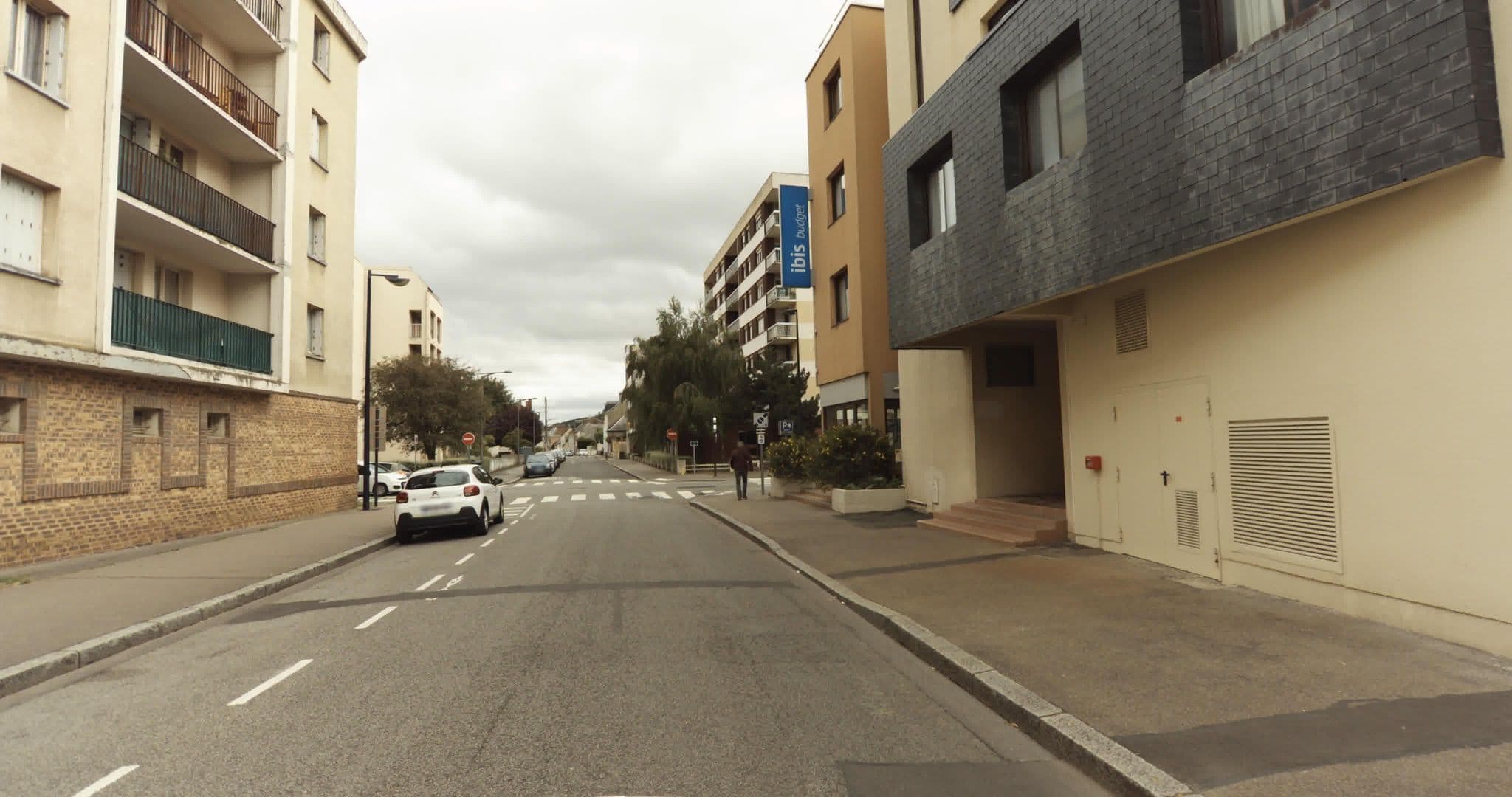 Street view near Ibis Budget, Évreux — © sogefi (CC BY-SA · Mapillary)