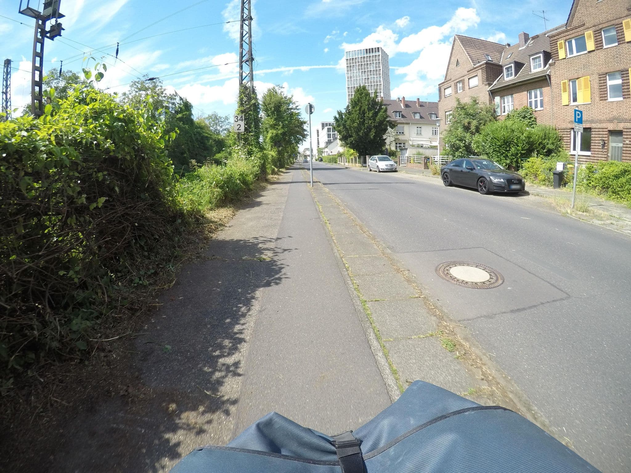 Street view near Corner Suite 1620, Kessenich — © mfa (CC BY-SA · Mapillary)