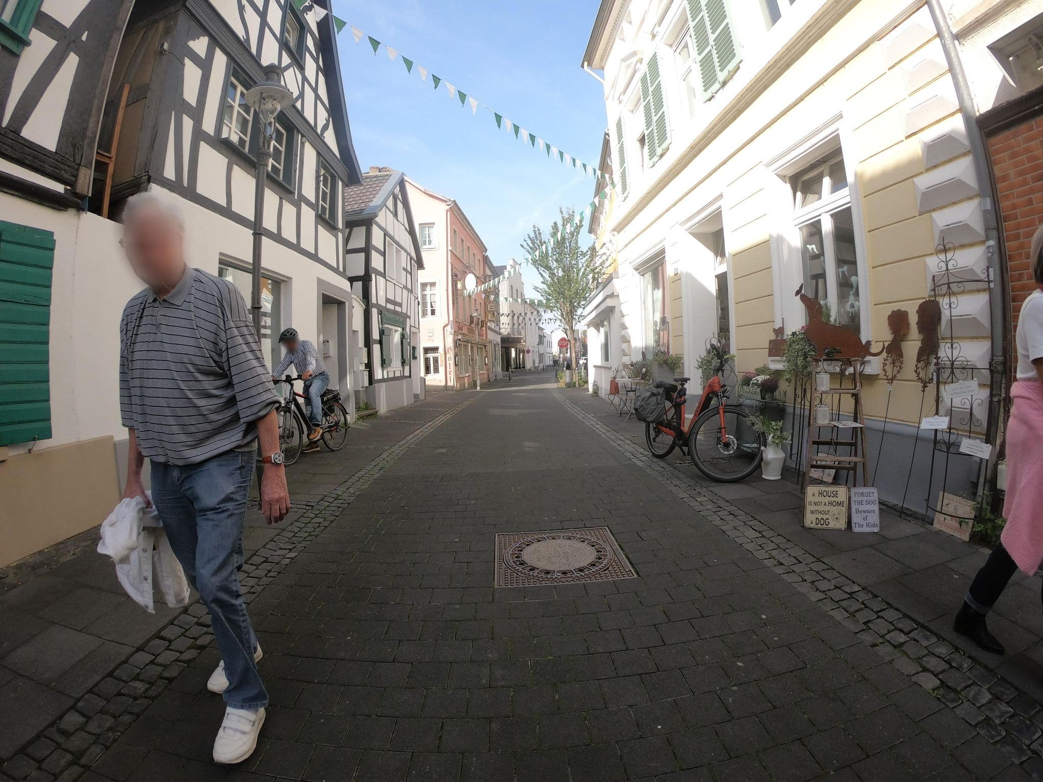 Street view near Hotel-Restaurant Siebengebirge, Königswinter — © bernd1960 (CC BY-SA · Mapillary)