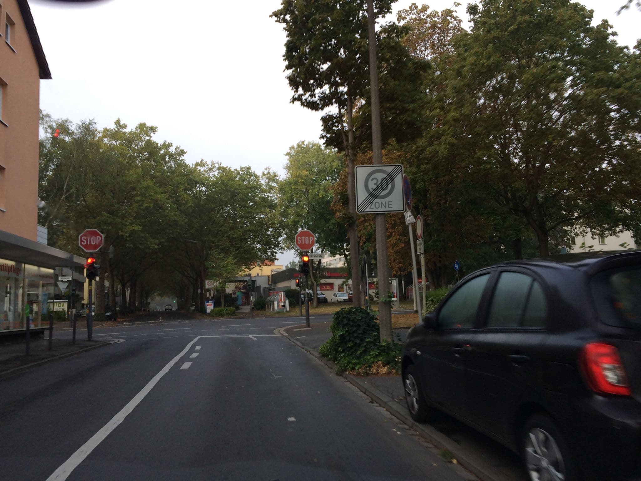Street view near Ferienwohnungen Alken, Oberkassel — © dschuwa (CC BY-SA · Mapillary)