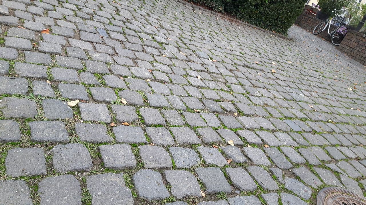 Street view near Hotel Zum Stern, Siegburg — © changchun1 (CC BY-SA · Mapillary)
