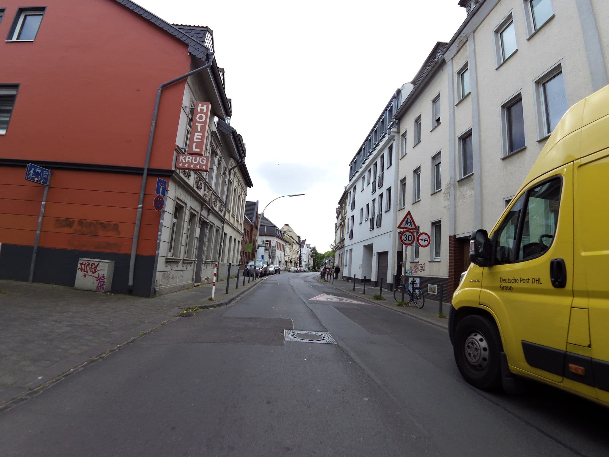 Street view near Hotel Krug garni, Endenich — © bitnapper (CC BY-SA · Mapillary)