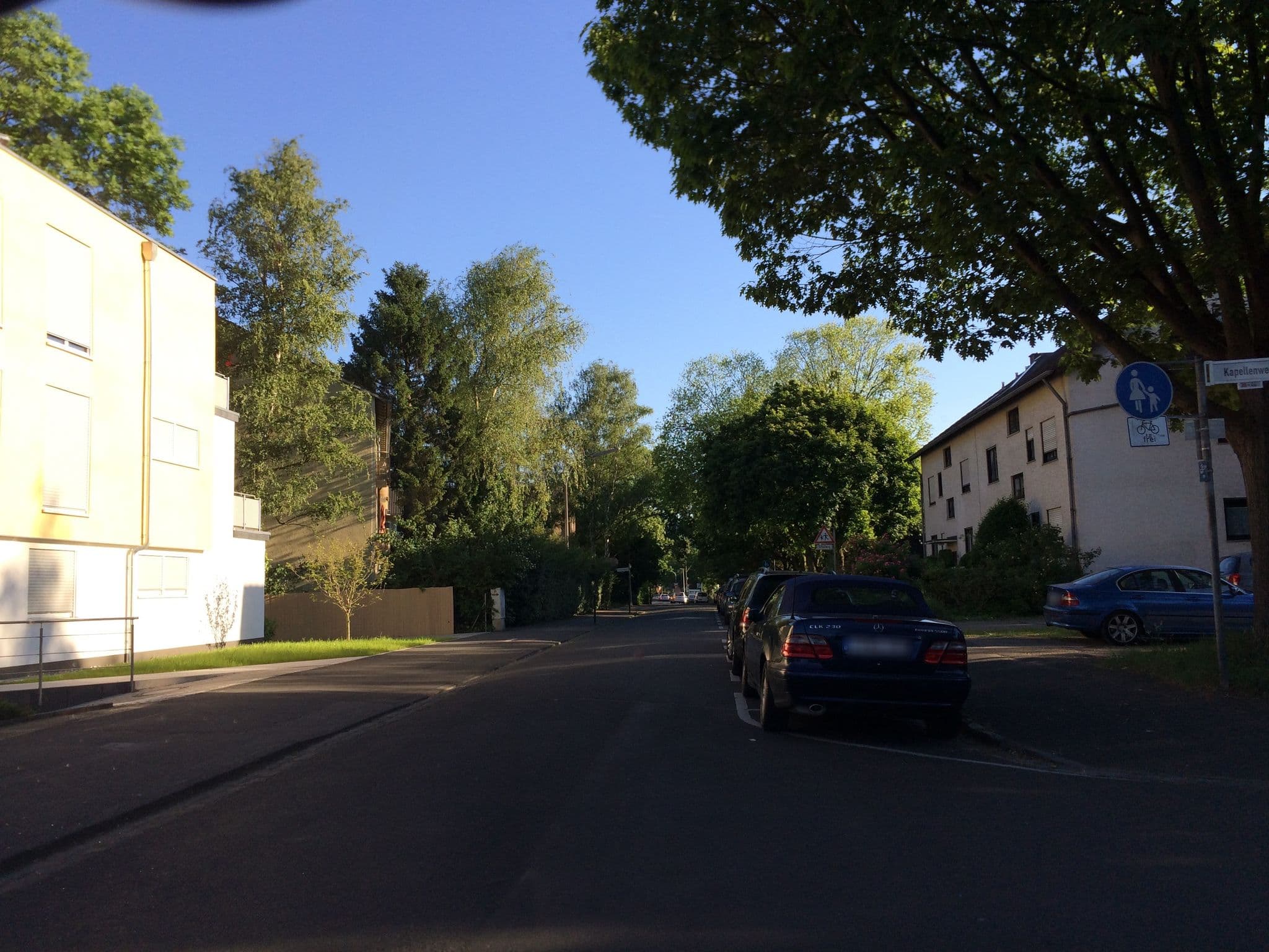 Street view near Apartment nahe Villenviertel, Königswinter — © dschuwa (CC BY-SA · Mapillary)