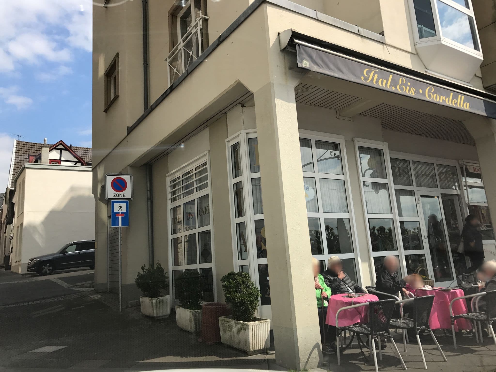 Street view near Rheinhotel Loreley, Königswinter — © derzornigemarkus (CC BY-SA · Mapillary)