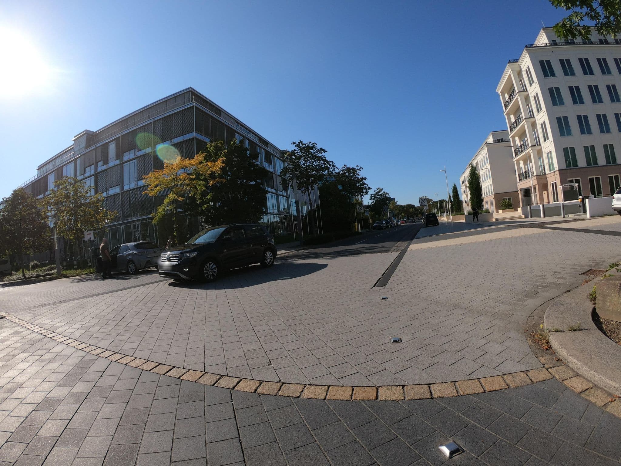 Street view near Kameha Grand, Oberkassel — © bernd1960 (CC BY-SA · Mapillary)