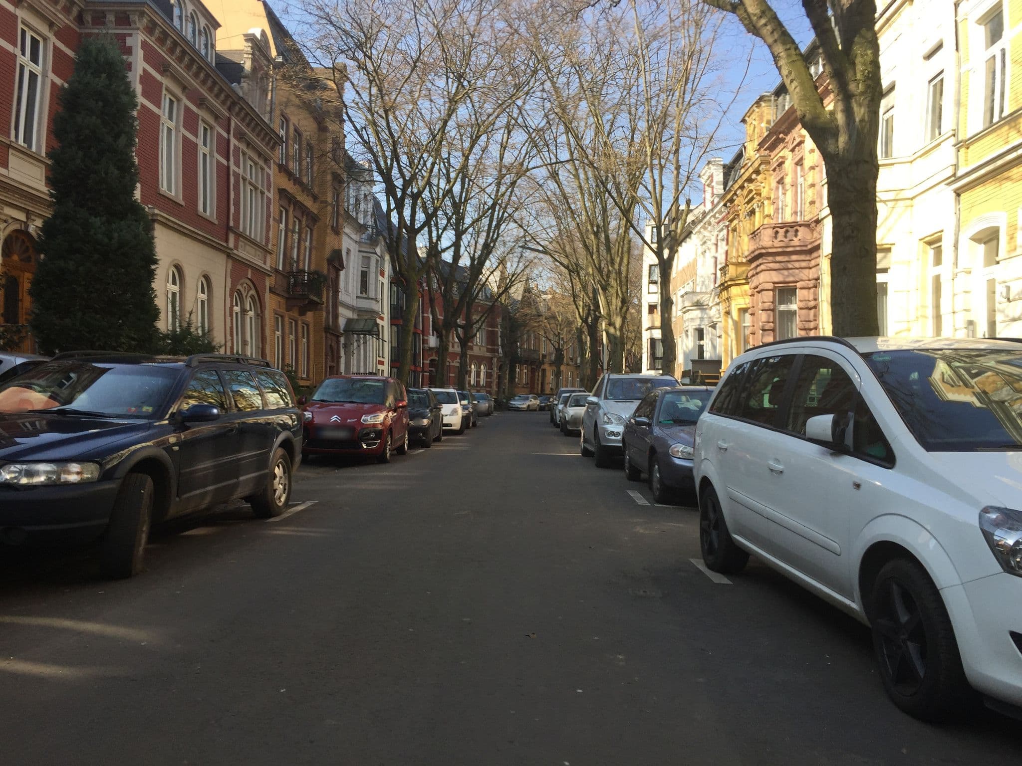 Street view near Hotel Schwan, Bonn — © thomasrosen (CC BY-SA · Mapillary)