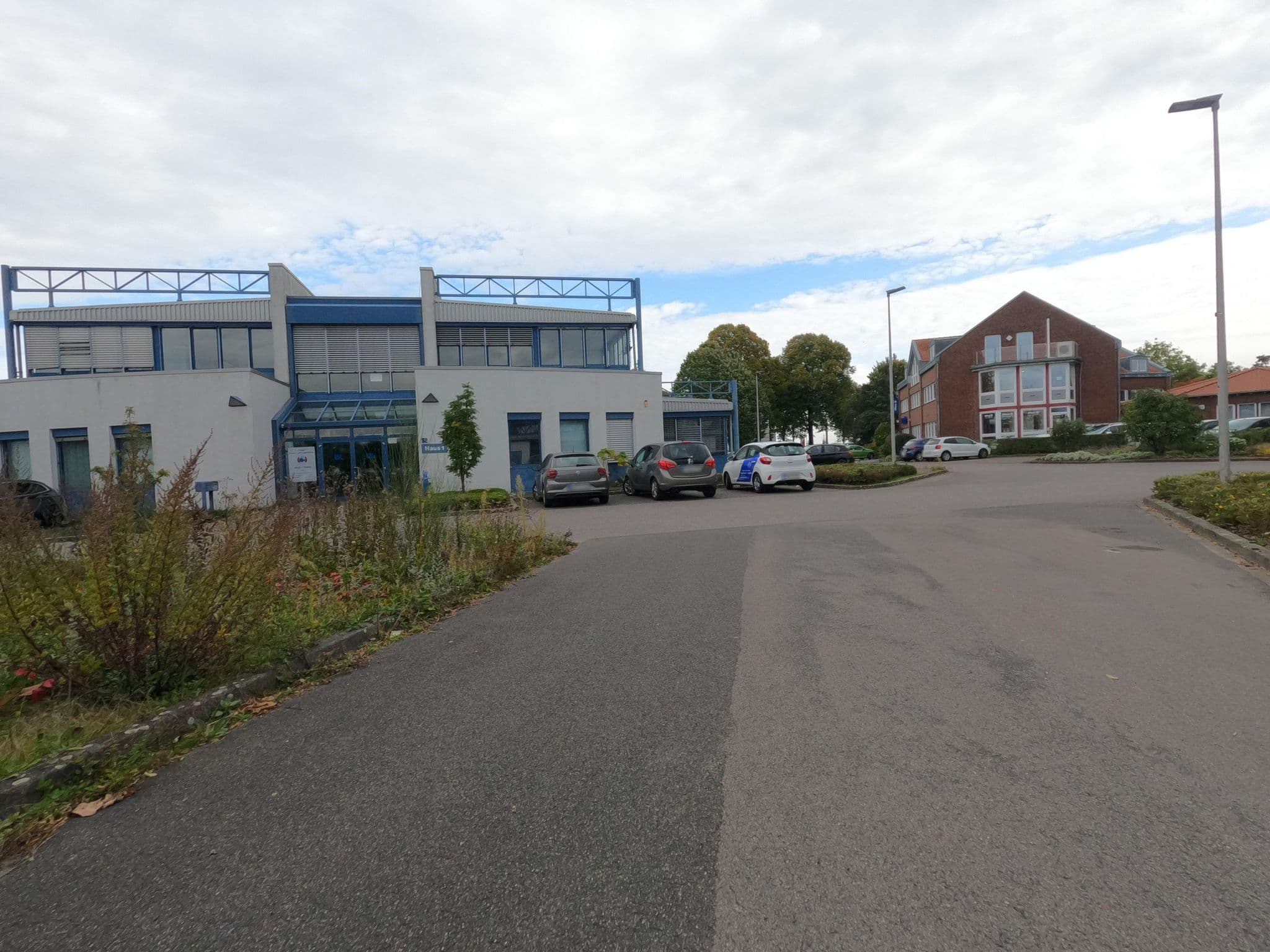 Street view near Krach-Jugendhilfe Jugendhilfedienst, Geilenkirchen — © hektor1989 (CC BY-SA · Mapillary)