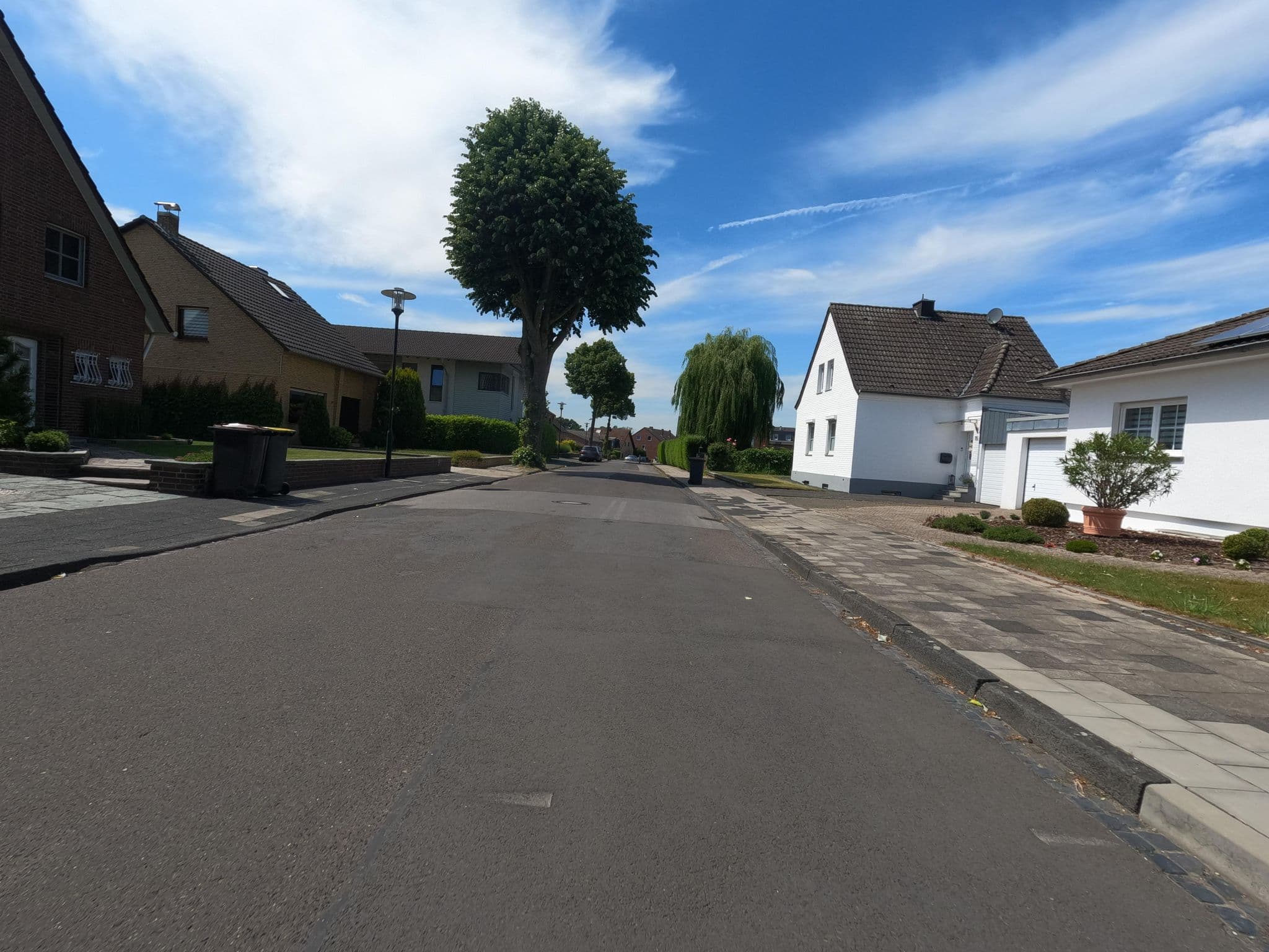 Street view near p-hill city, Übach-Palenberg — © hektor1989 (CC BY-SA · Mapillary)