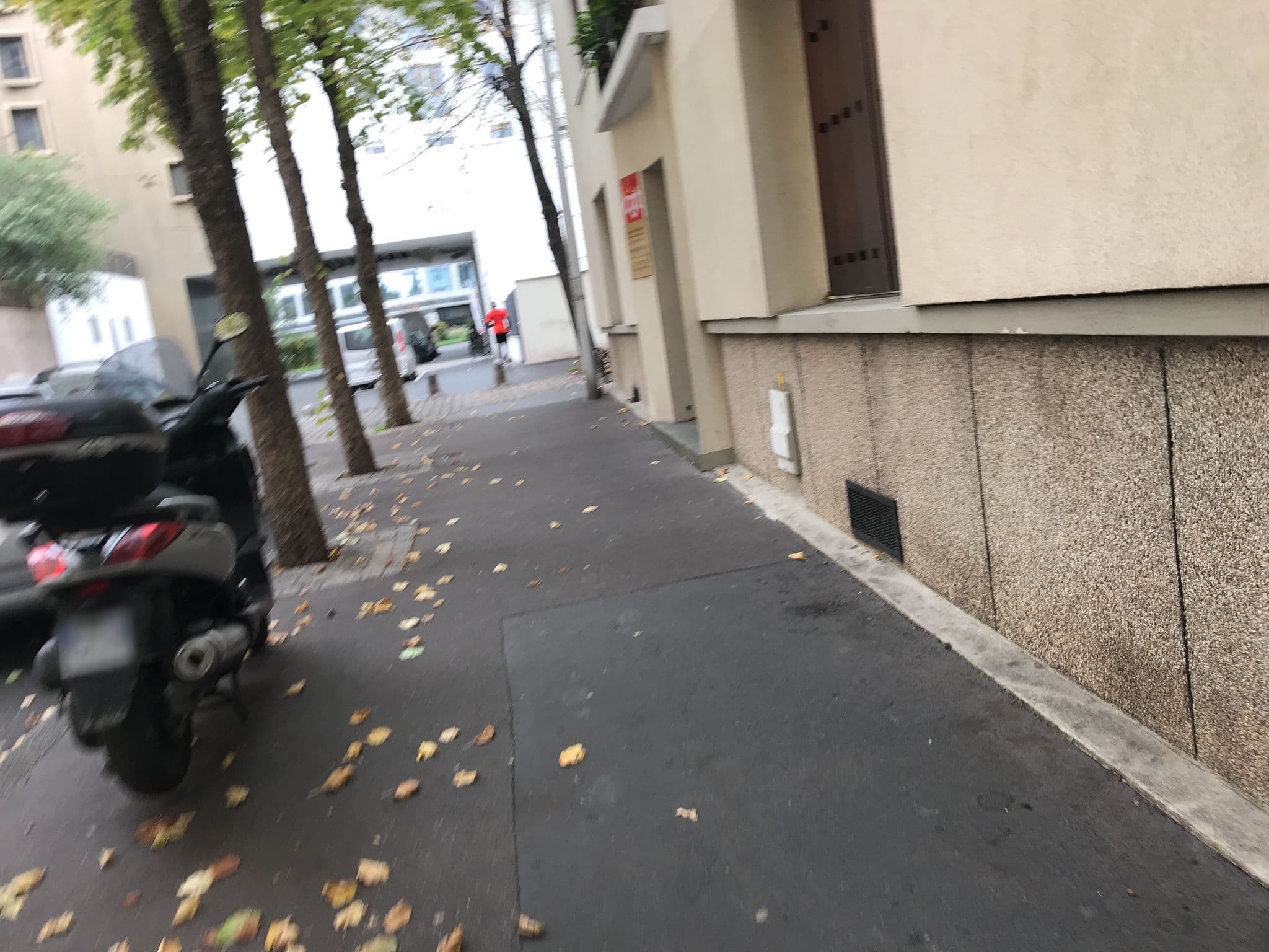 Street view near Adagio Aparthotel, Courbevoie — © thepriben (CC BY-SA · Mapillary)