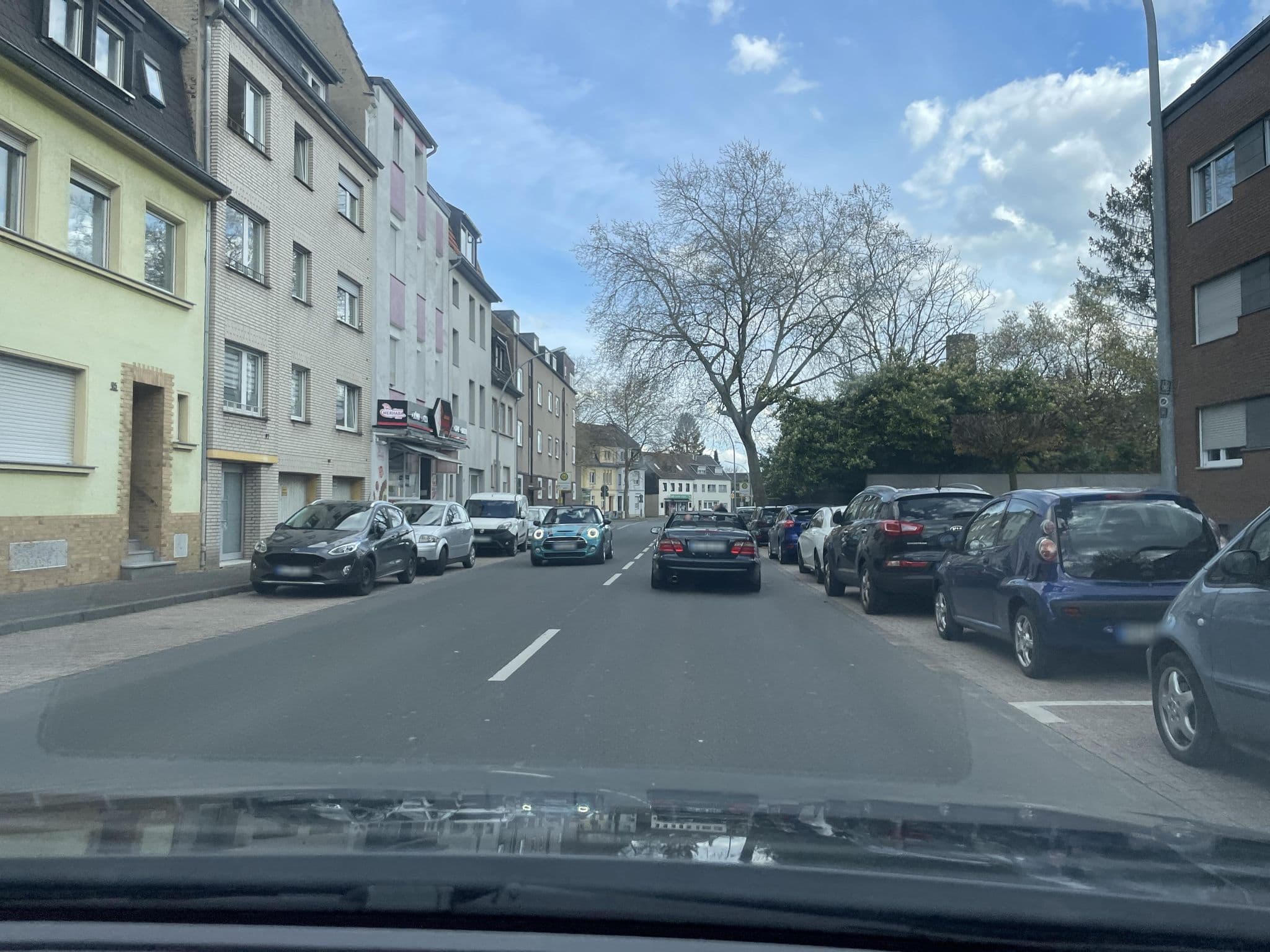 Street view near Mehmet Sahin Kebap Haus Merhaba, Mönchengladbach — © endradon (CC BY-SA · Mapillary)