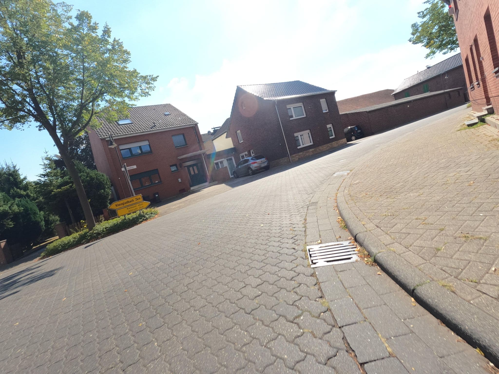 Street view near Hotel zur Burg Garni, Hückelhoven — © hektor1989 (CC BY-SA · Mapillary)