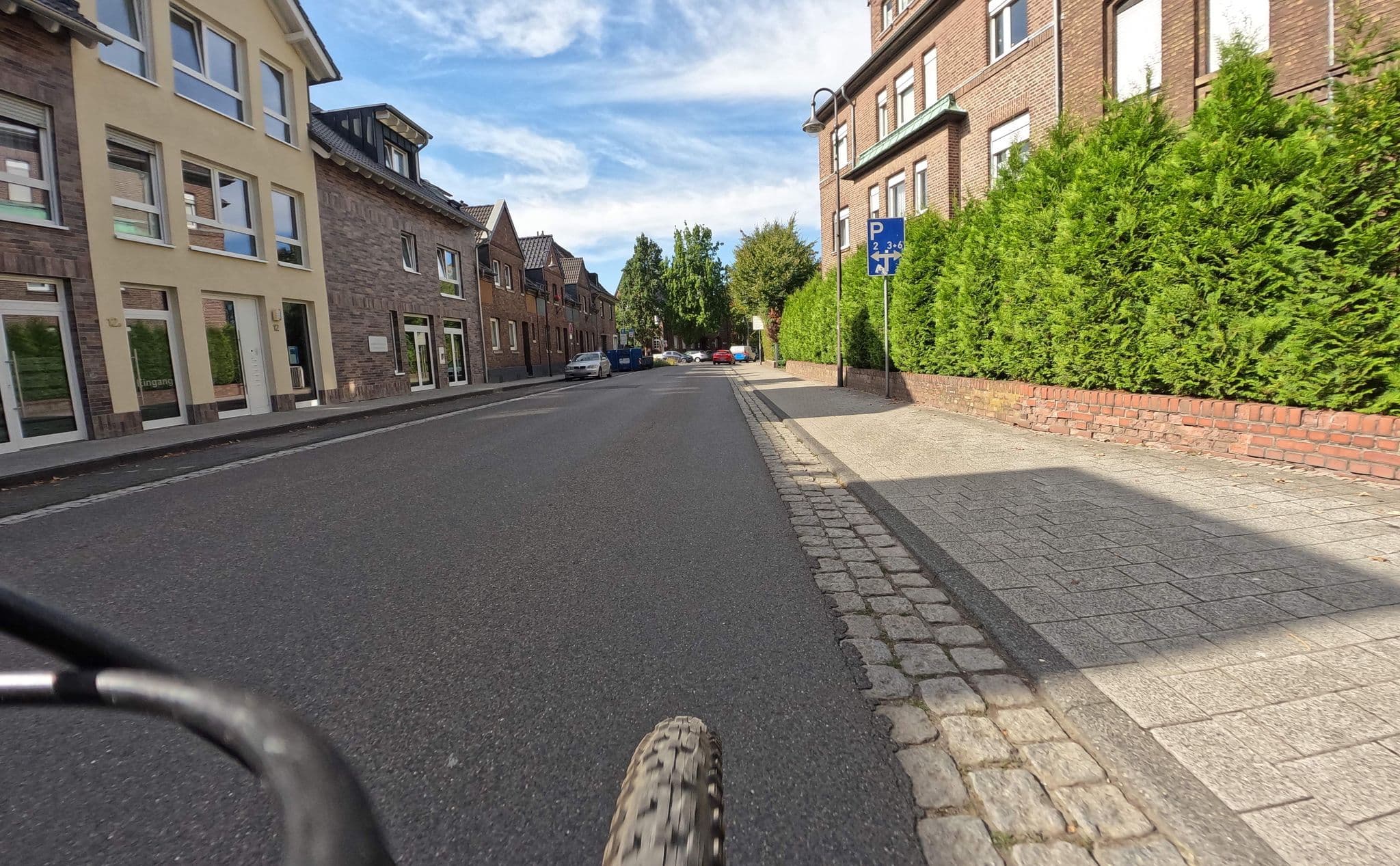 Street view near Arian GmbH, Glessen — © countzero5 (CC BY-SA · Mapillary)