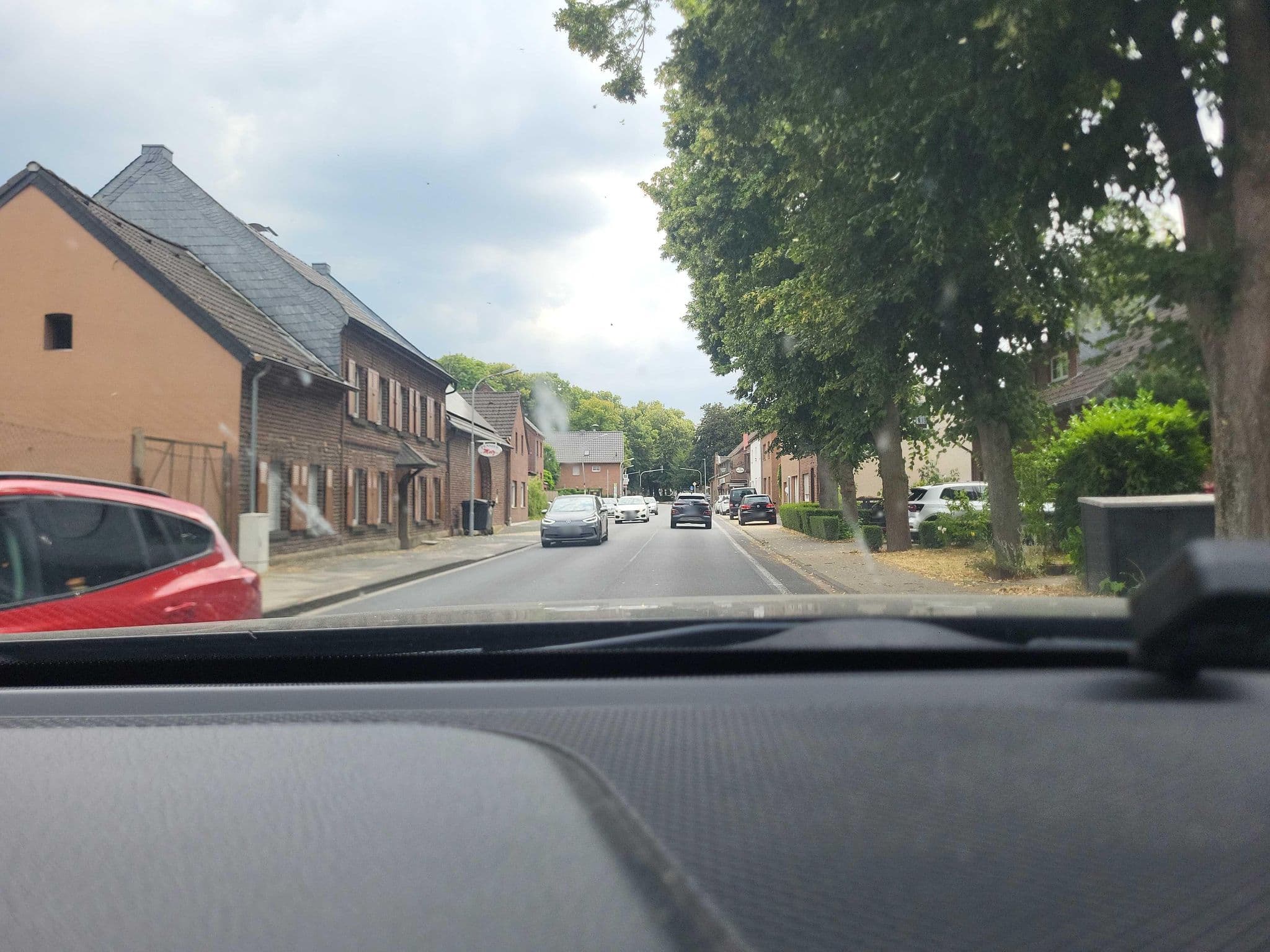 Street view near Pension Metz, Rommerskirchen — © walldi222 (CC BY-SA · Mapillary)