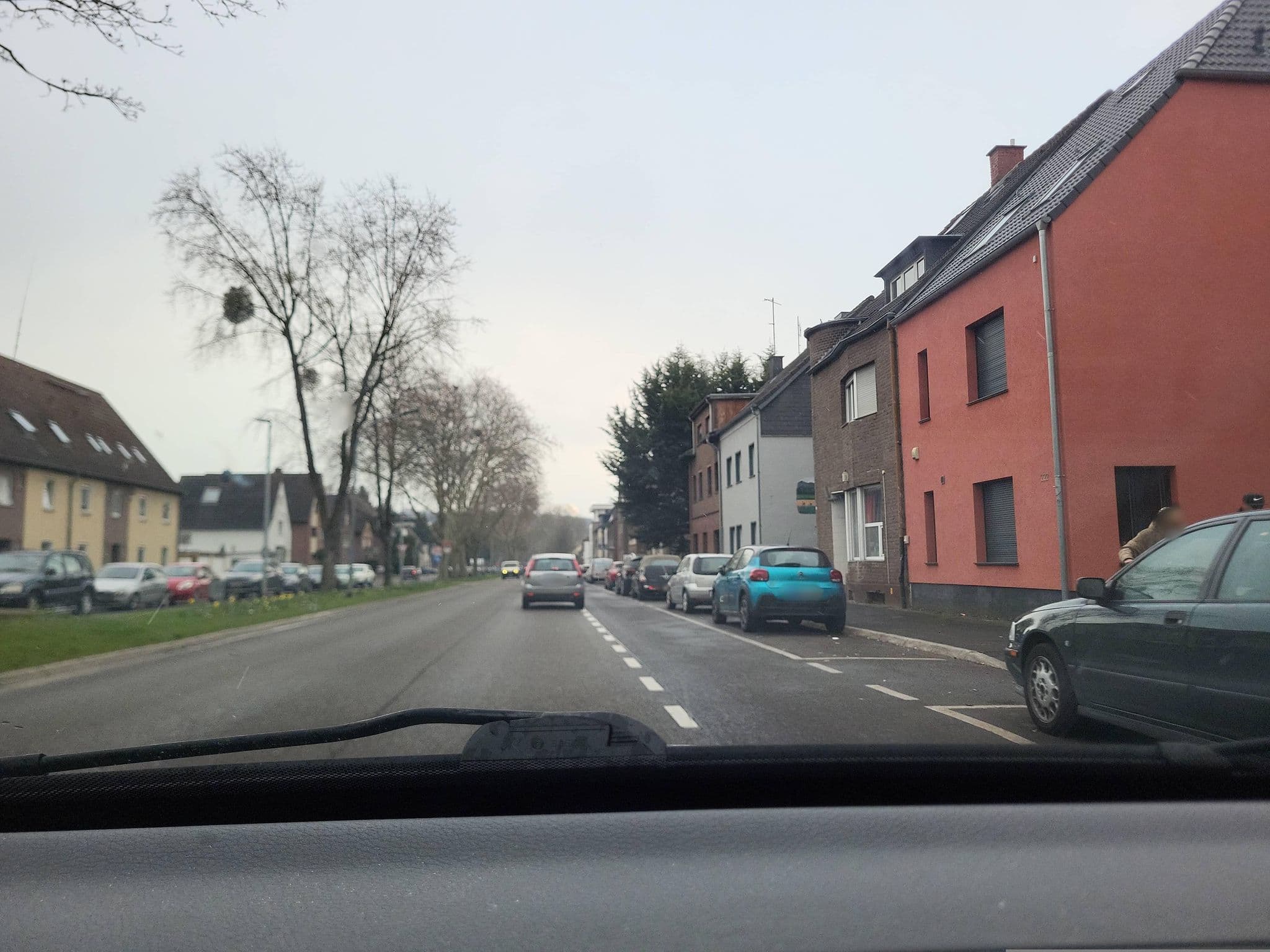 Street view near Das Haus Der Lampen Und Uhren, Bergheim — © walldi222 (CC BY-SA · Mapillary)