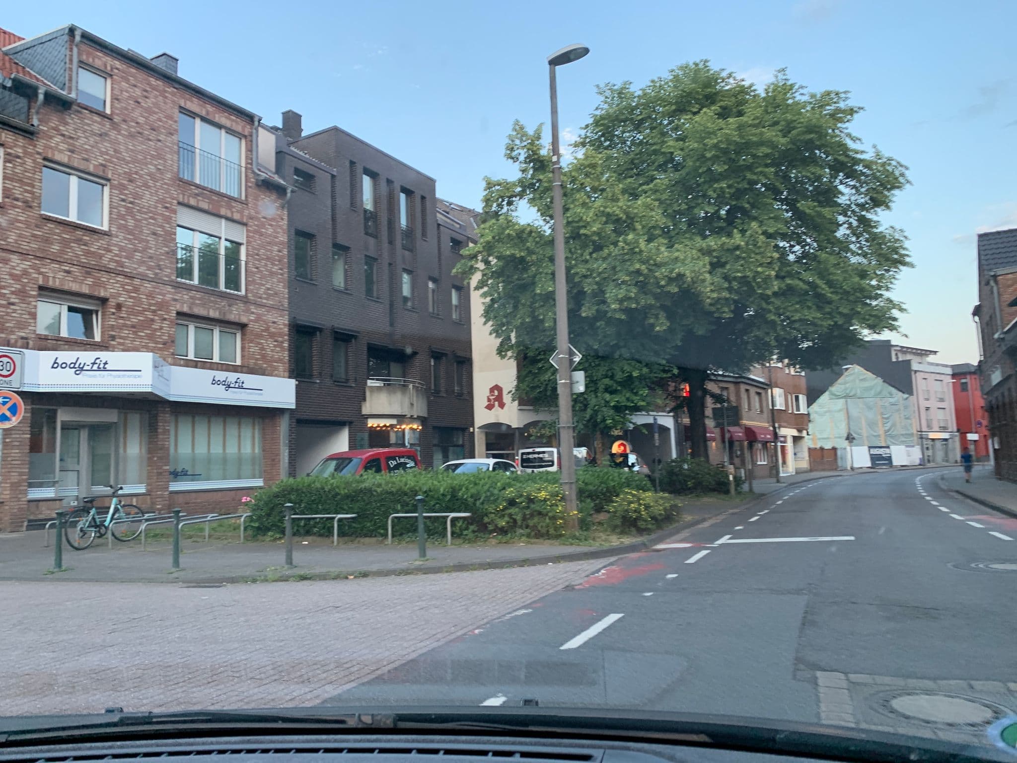 Street view near Hotel Amalfi, Pulheim — © noel (CC BY-SA · Mapillary)