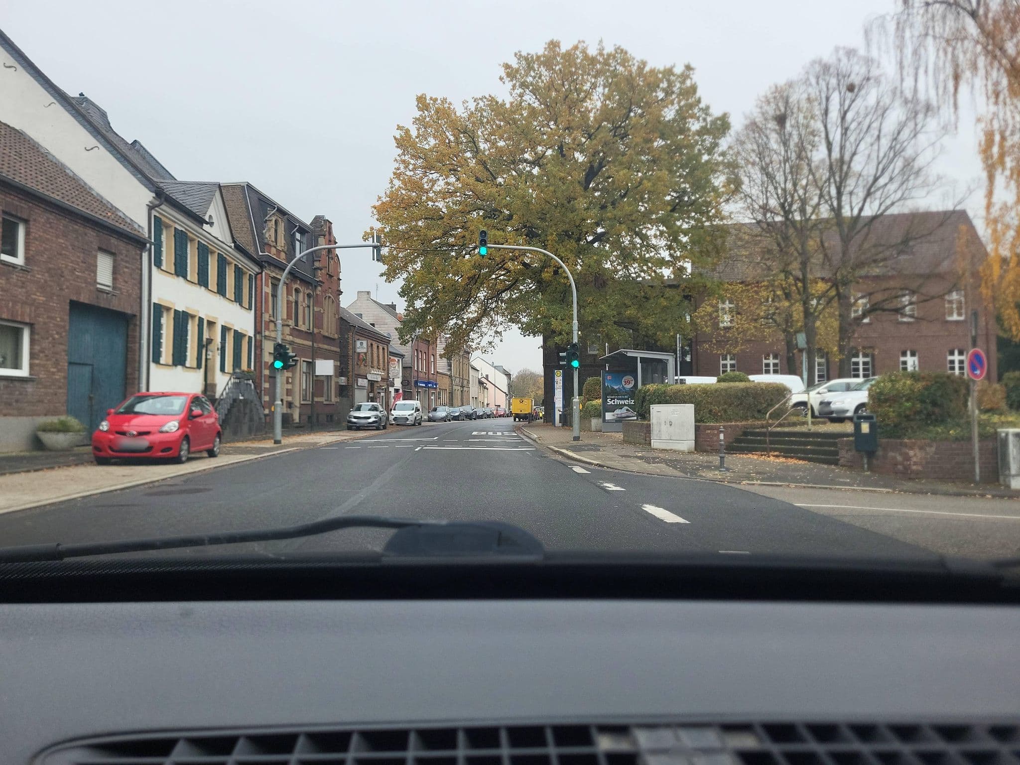 Street view near Gasthaus Kreutz Gastwirtschaft, Kerpen — © walldi222 (CC BY-SA · Mapillary)