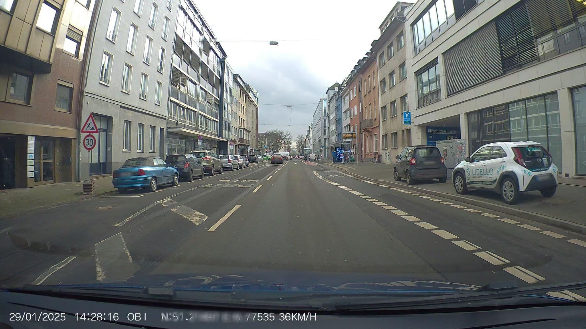 Street view near Dipl.-Verwaltungswirt Daniel Konczwald Rentenberater, Düsseldorf — © markusobi0 (CC BY-SA · Mapillary)