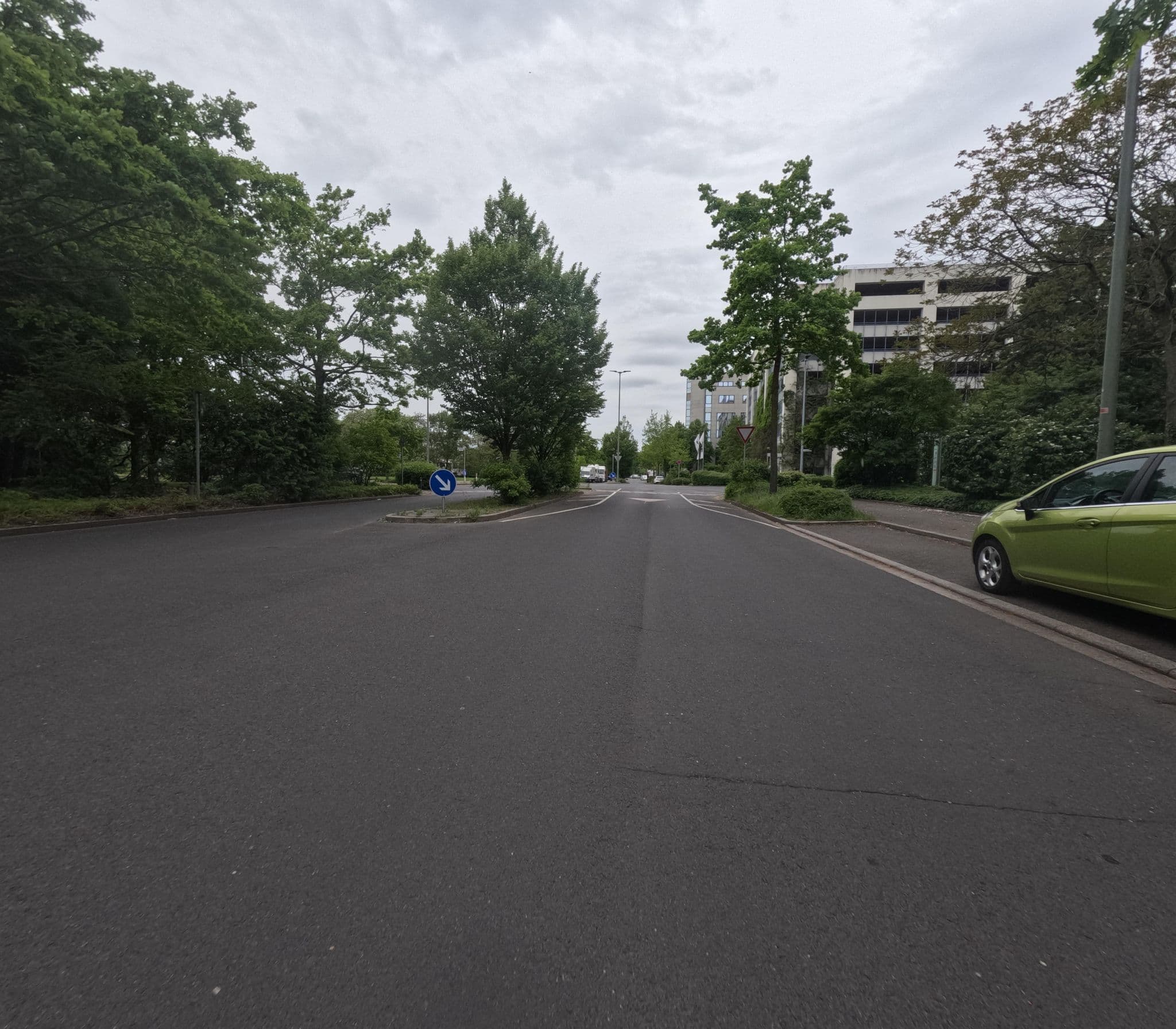 Street view near Holiday Inn, Neuss — © rempshaener (CC BY-SA · Mapillary)