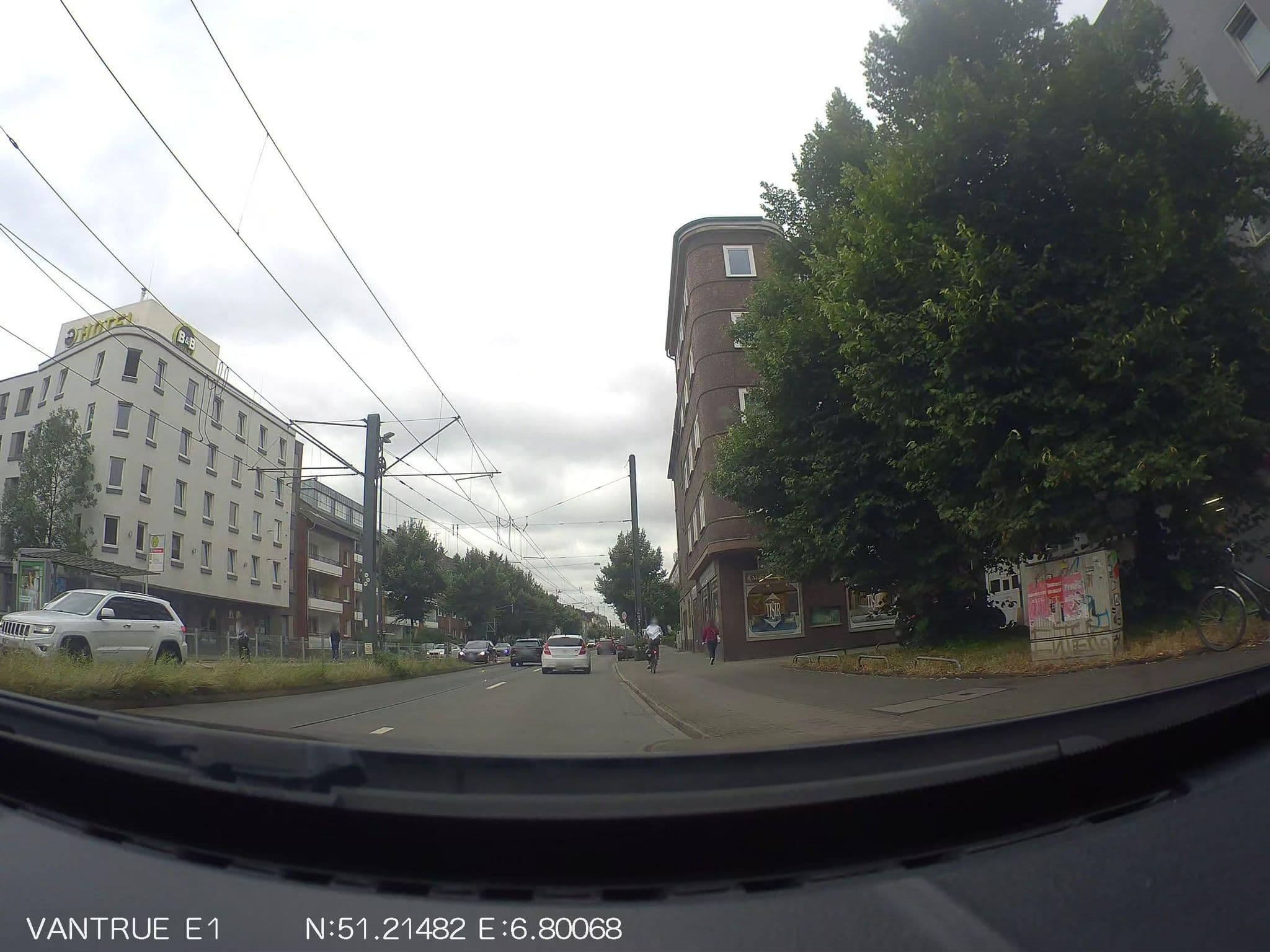 Street view near Motel One Düsseldorf-City, Düsseldorf — © hiwi234 (CC BY-SA · Mapillary)