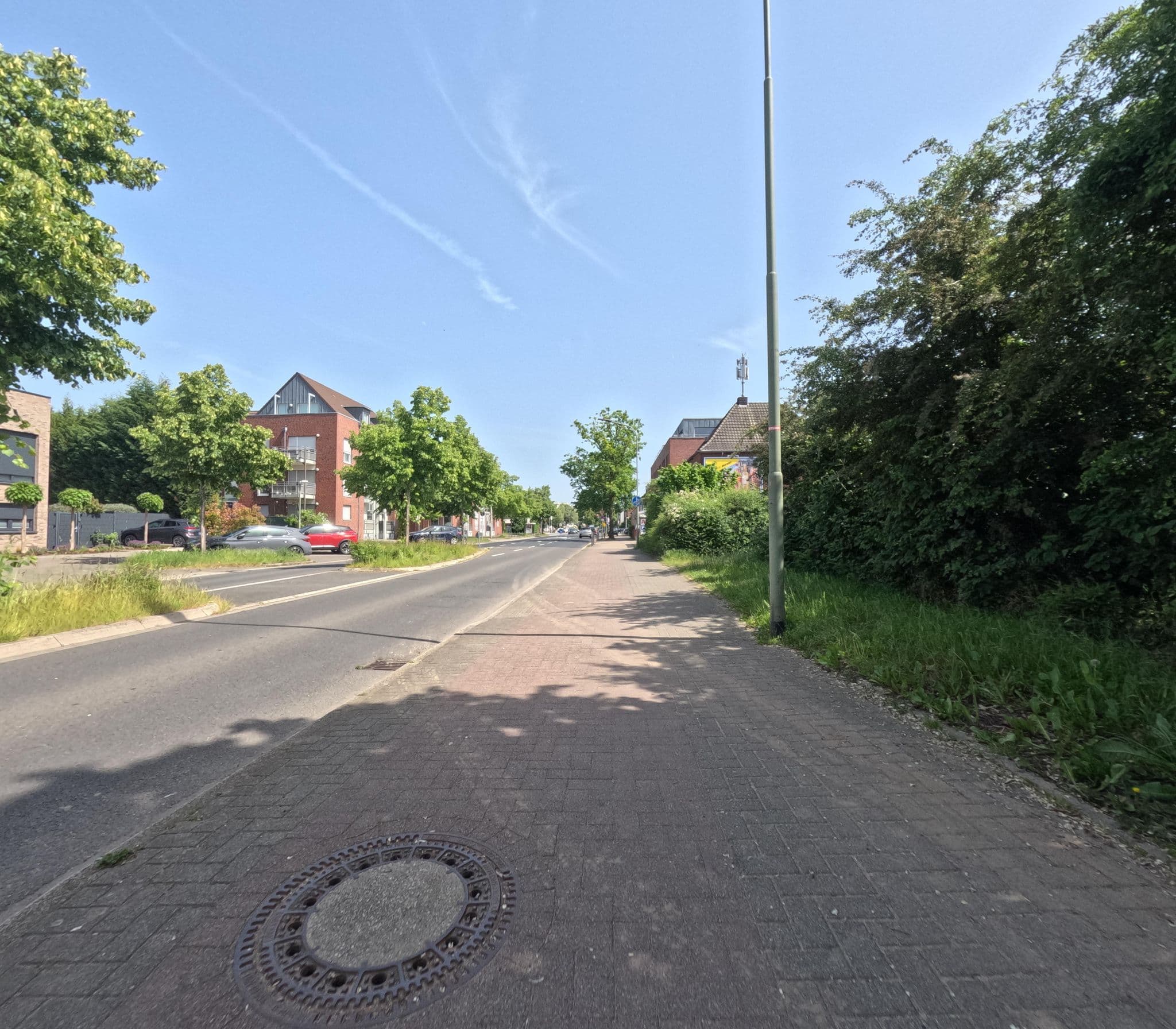 Street view near Landhaus Hotel, Neuss — © rempshaener (CC BY-SA · Mapillary)