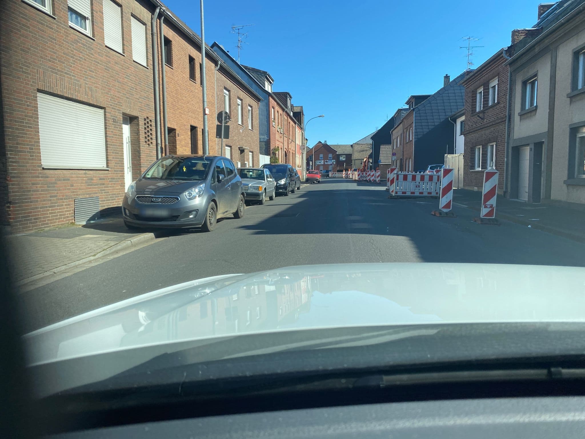 Street view near First Reservation Service, Neubrück — © wladimir (CC BY-SA · Mapillary)