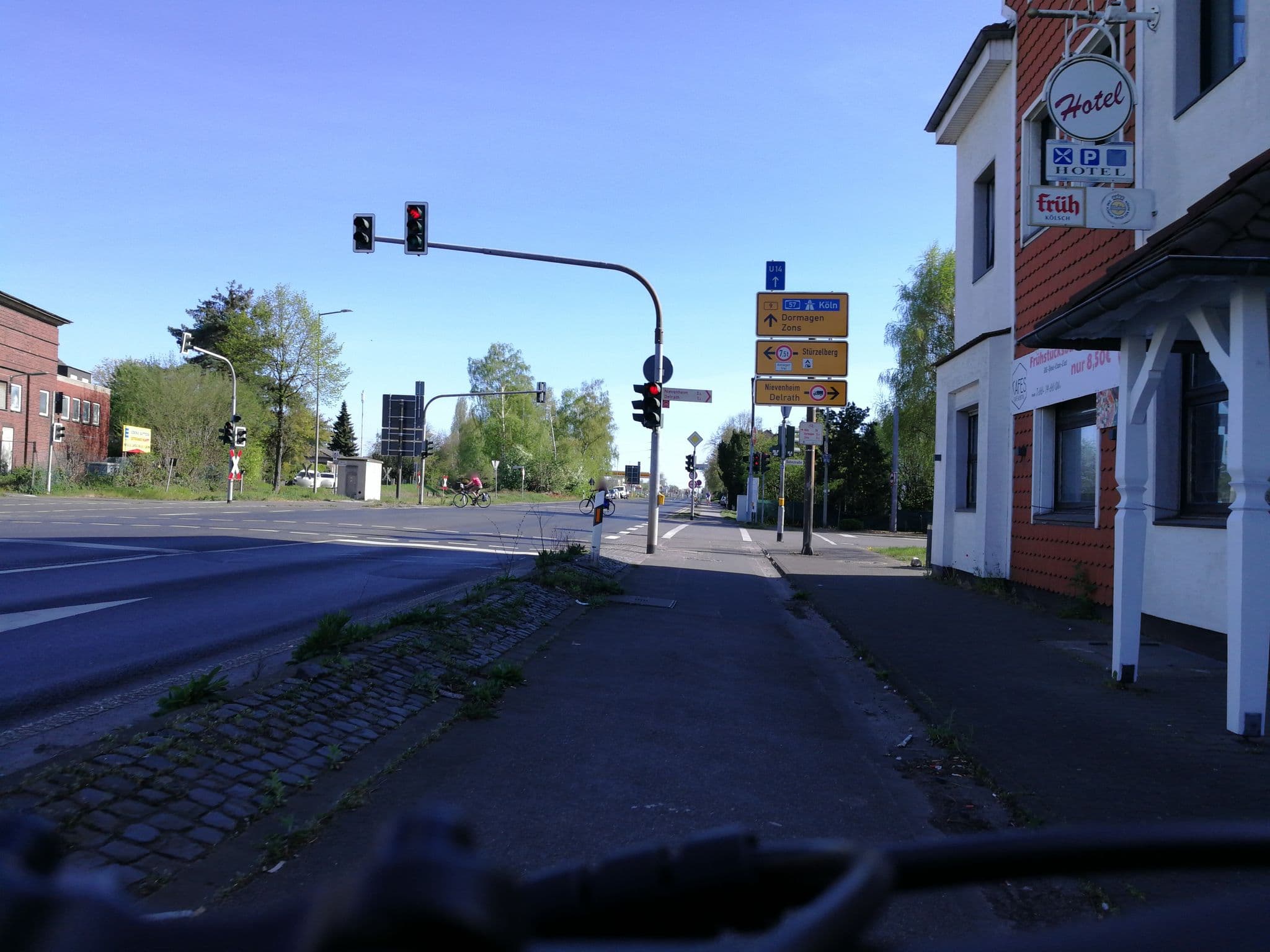 Street view near Gastwirt Heinz Bongartz, Zons — © jenz (CC BY-SA · Mapillary)