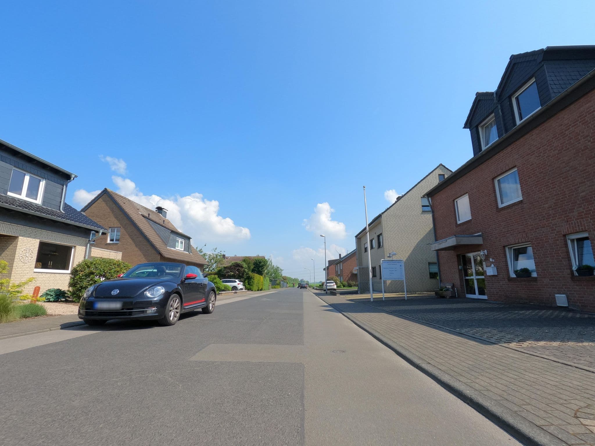 Street view near Hotel Garni Stenbrock, Neubrück — © hektor1989 (CC BY-SA · Mapillary)