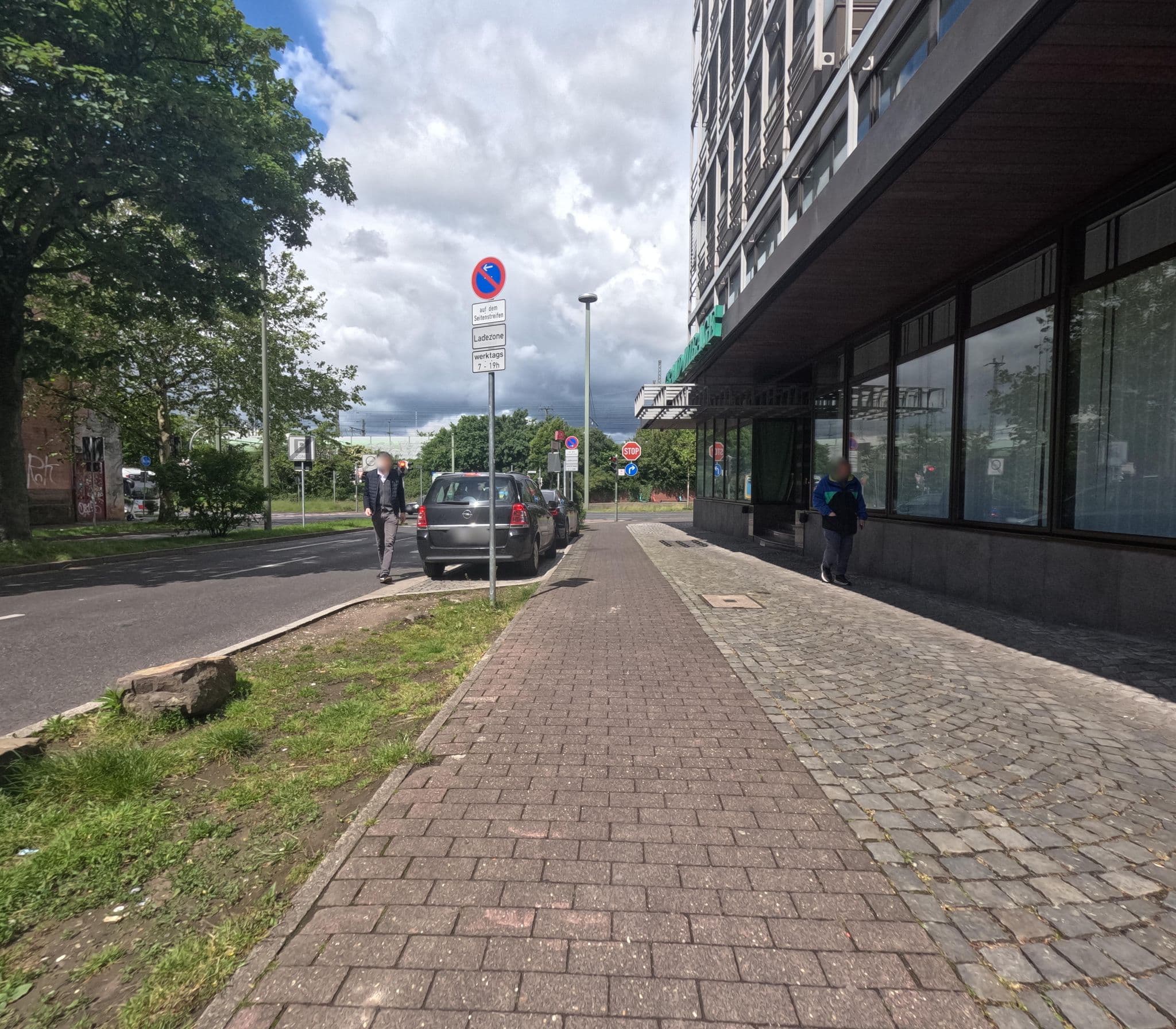 Street view near Hotel Mirage Neuss, Neuss — © rempshaener (CC BY-SA · Mapillary)