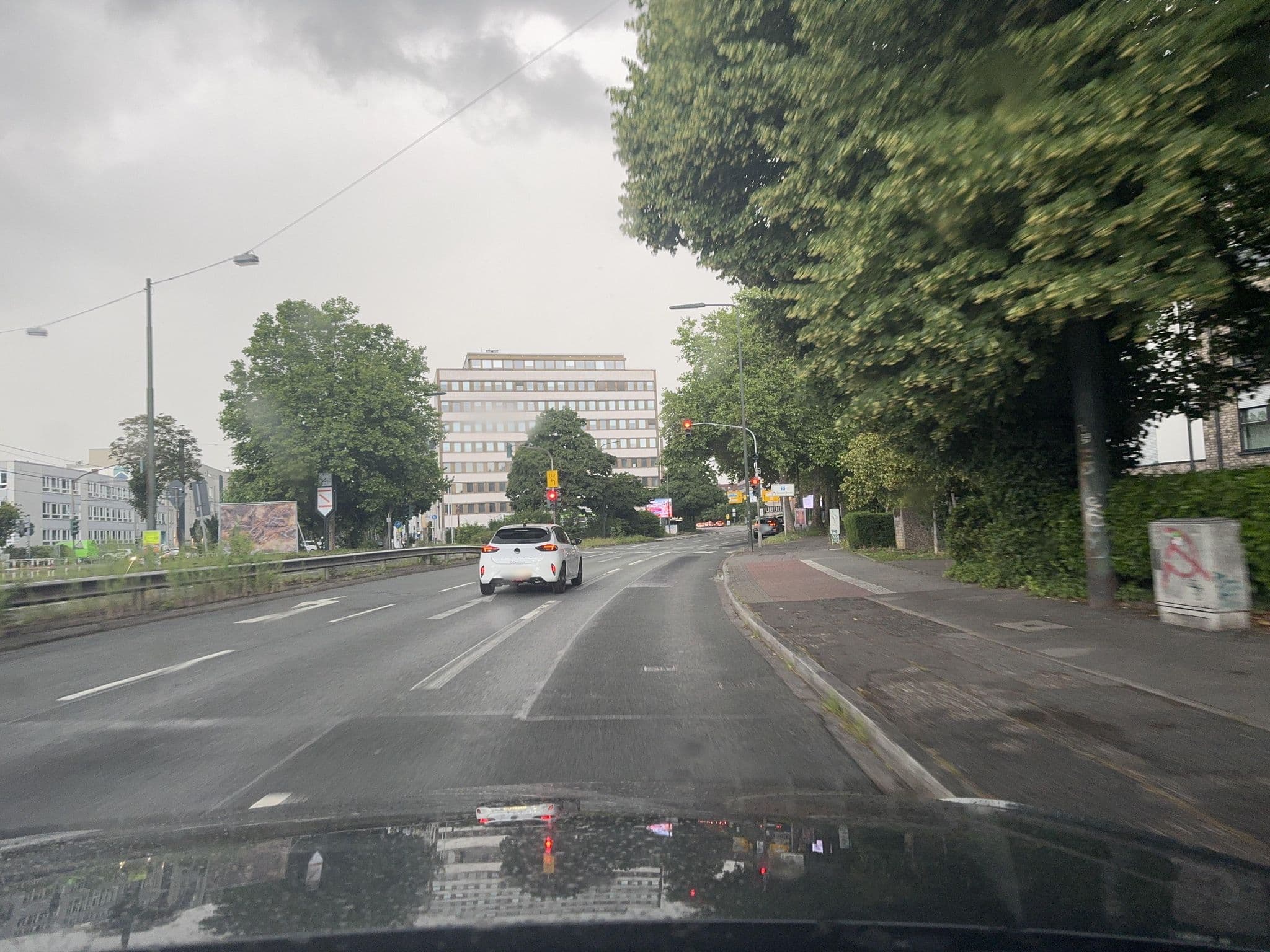 Street view near Hotel Gambri, Düsseldorf — © endradon (CC BY-SA · Mapillary)
