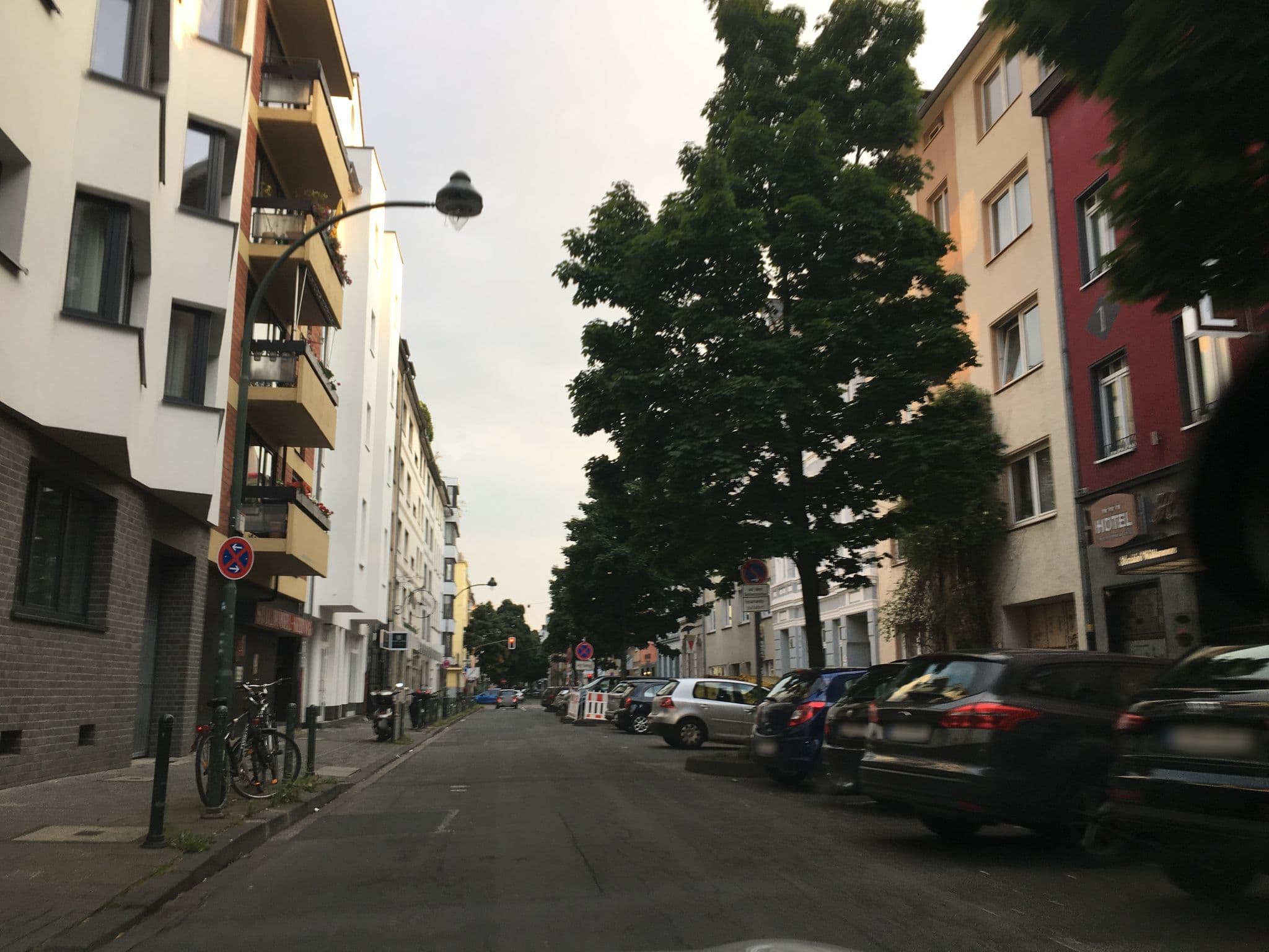 Street view near Hotel Hillesheim, Düsseldorf — © chuck (CC BY-SA · Mapillary)