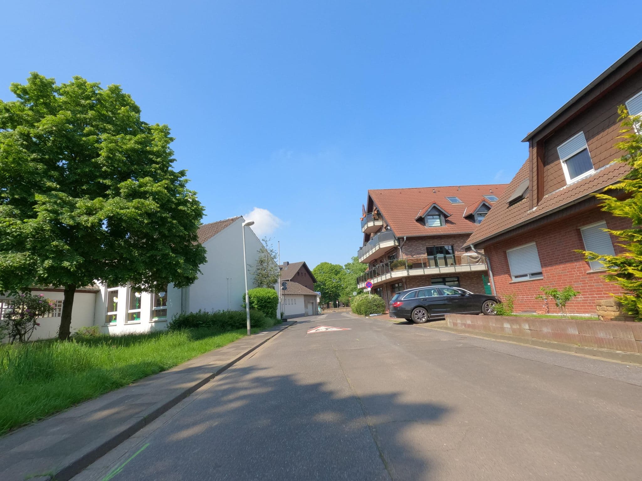Street view near Aloys Stenbrock, Neubrück — © hektor1989 (CC BY-SA · Mapillary)