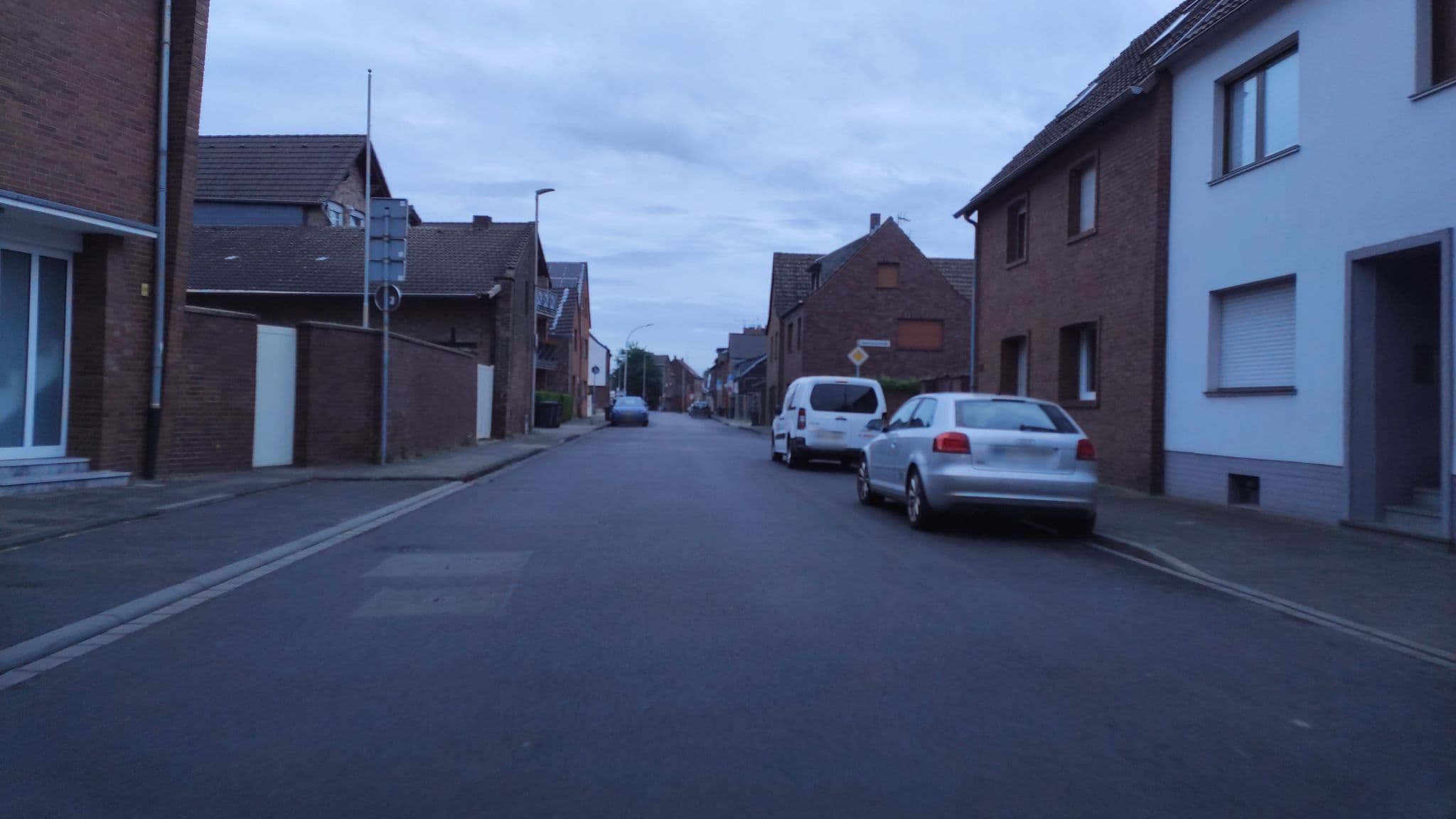 Street view near Siirin ja Ovilian matalamaja, Dormagen — © maltis (CC BY-SA · Mapillary)