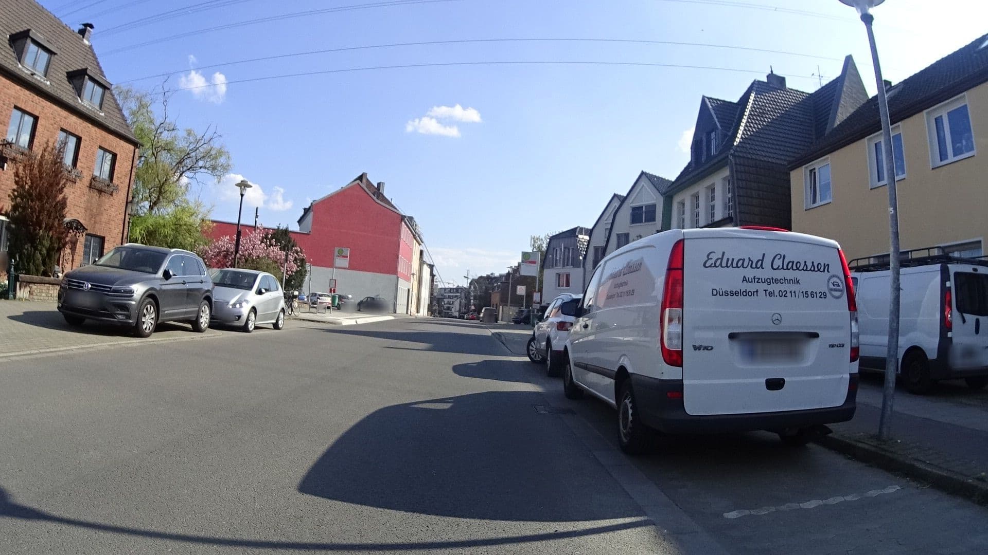 Street view near Hotel Blättler, Wersten — © ramap (CC BY-SA · Mapillary)