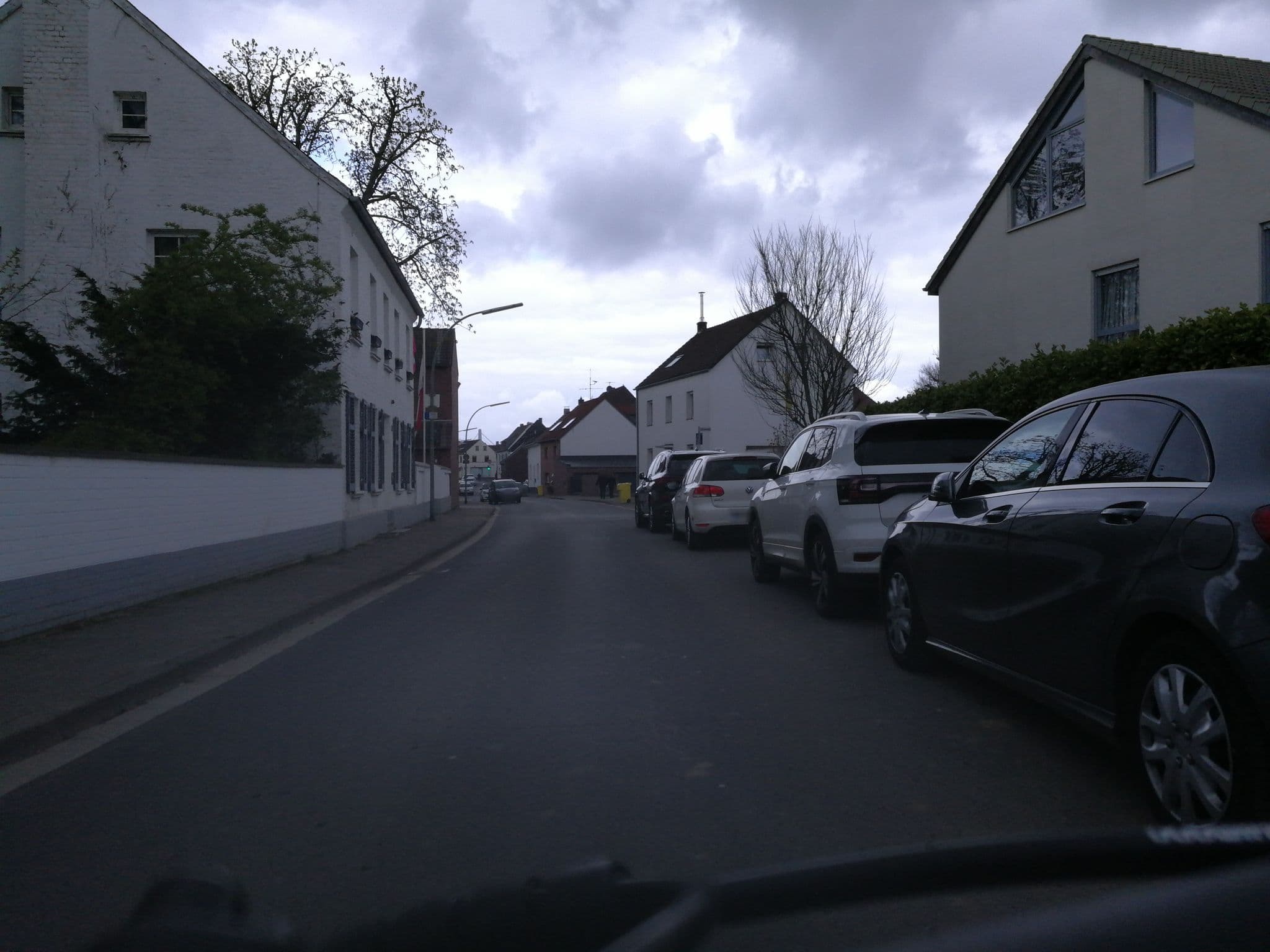 Street view near Jugendherberge Uedesheim, Wersten — © jenz (CC BY-SA · Mapillary)