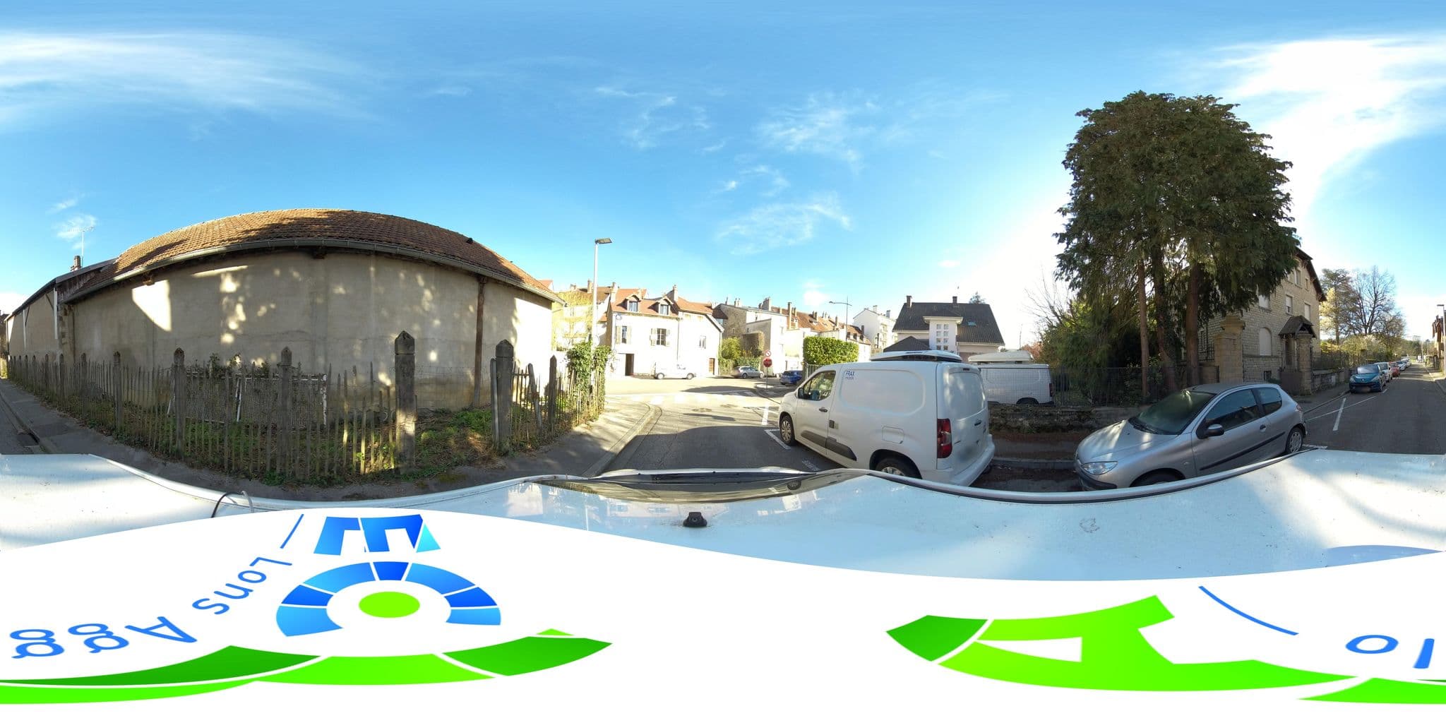 Street view near La Maison de la Douce Heure, Lons-le-Saunier — © mnicolas (CC BY-SA · Mapillary)