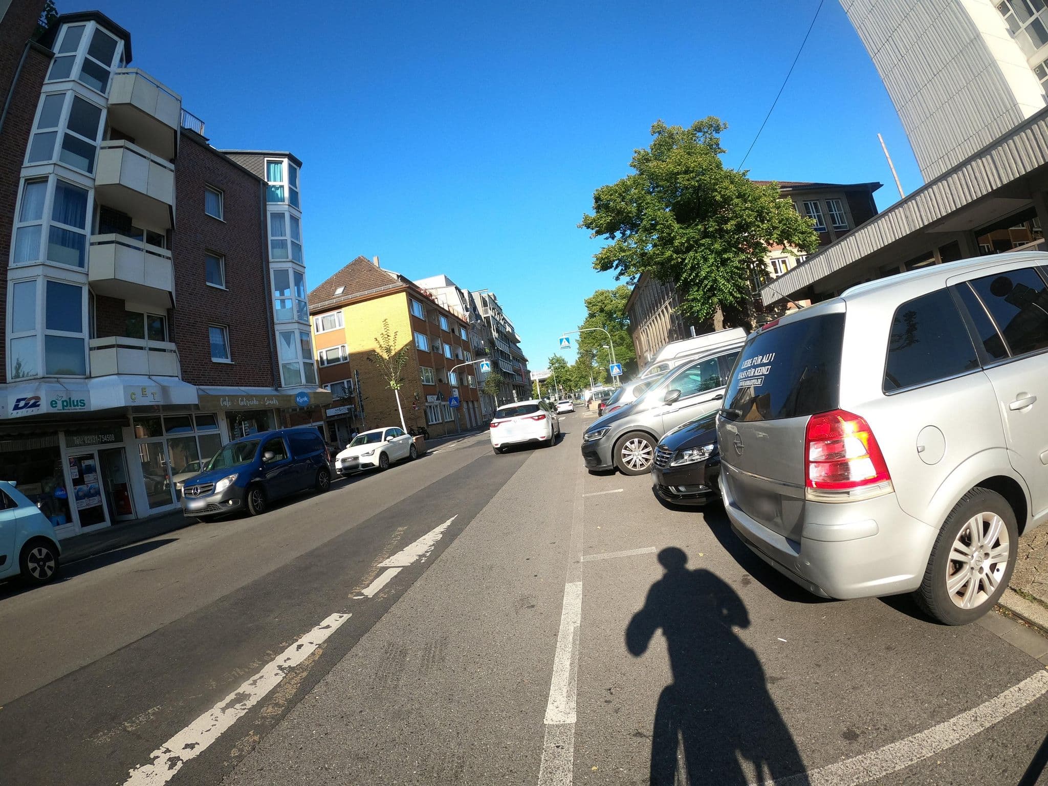 Street view near Kolpinghaus Neuss, Katholisches Gesellenhaus, Neuss — © VIA_KK (CC BY-SA · Mapillary)