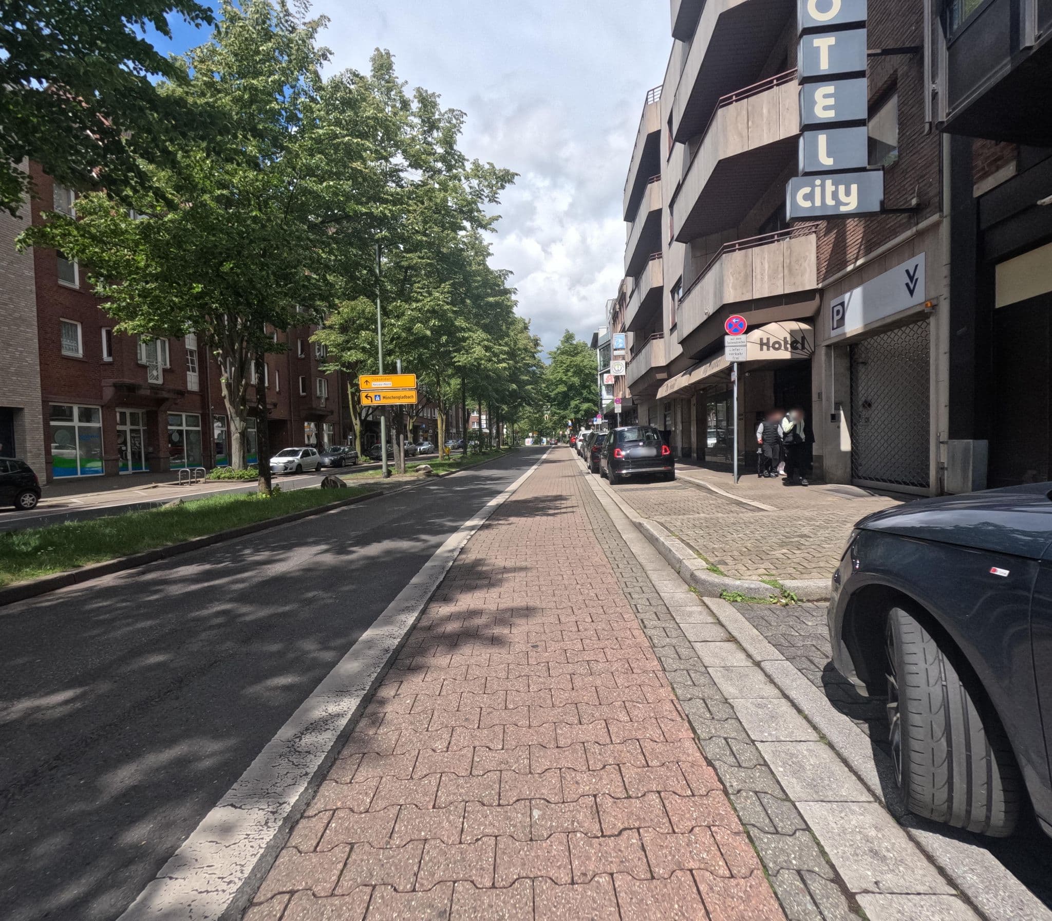 Street view near Ralf Binnewies und Carsten Knappe, Neuss — © rempshaener (CC BY-SA · Mapillary)